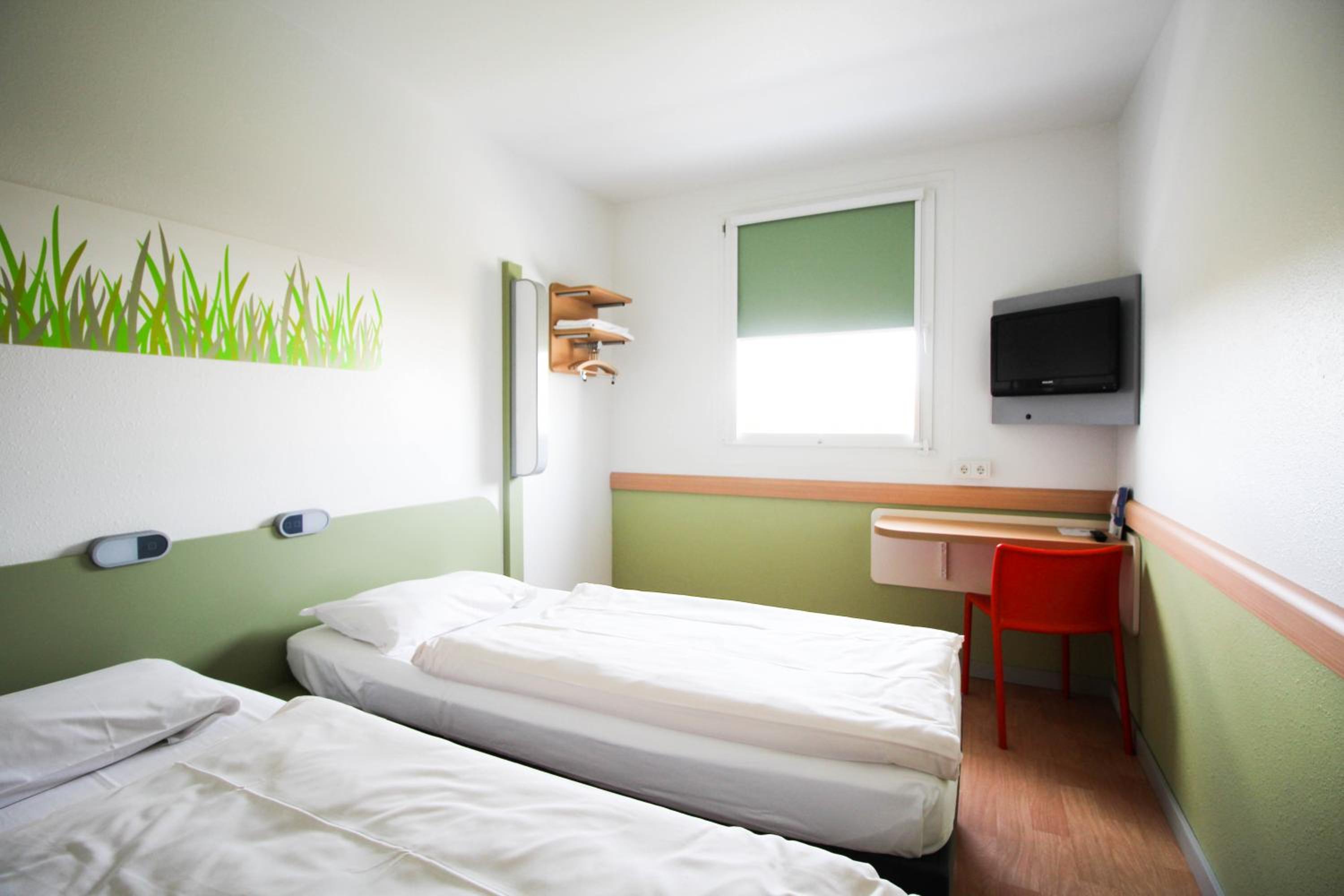 Twin Room - Photo 7