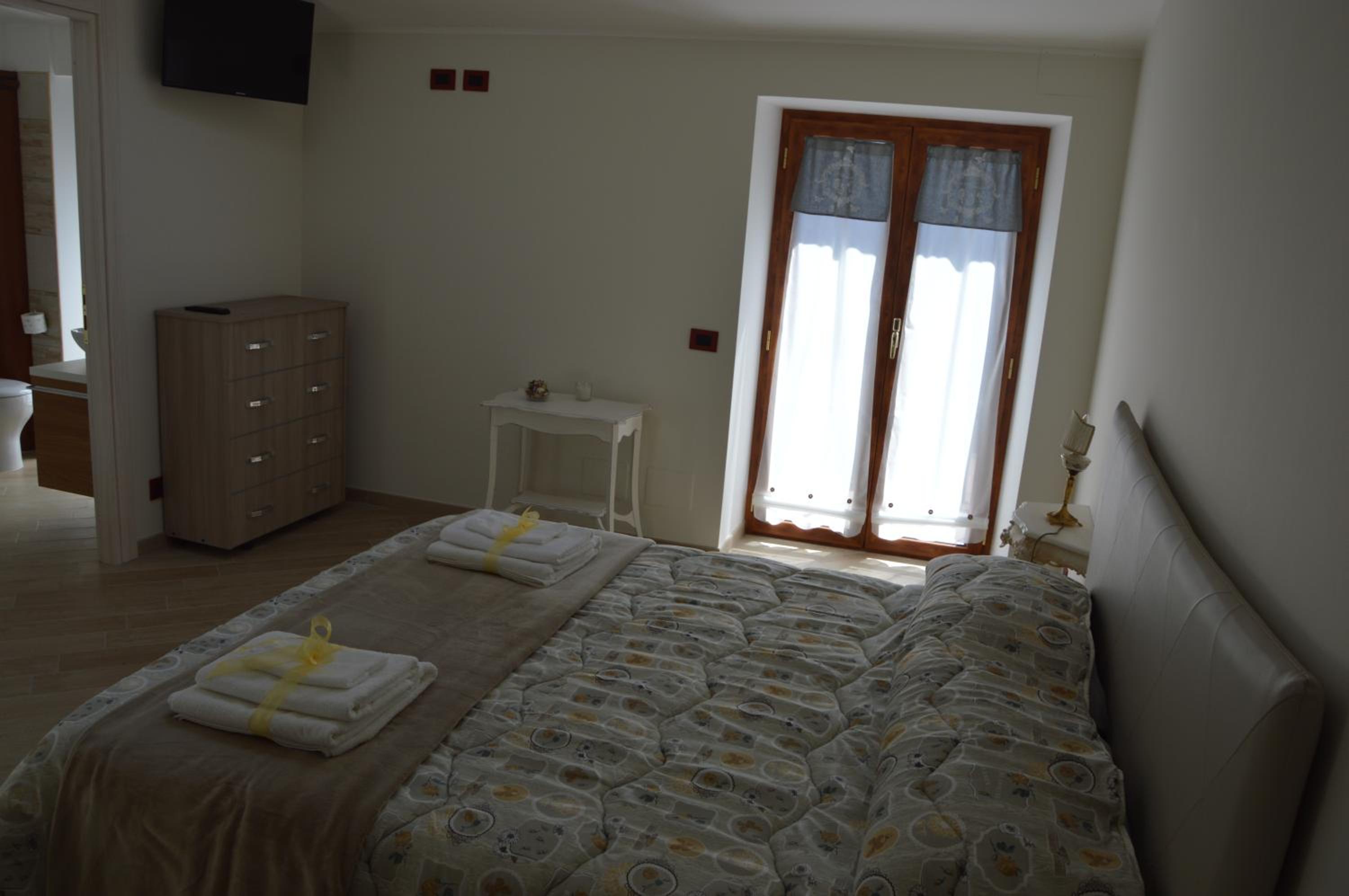 Deluxe Room (2 Adults + 1 Child)