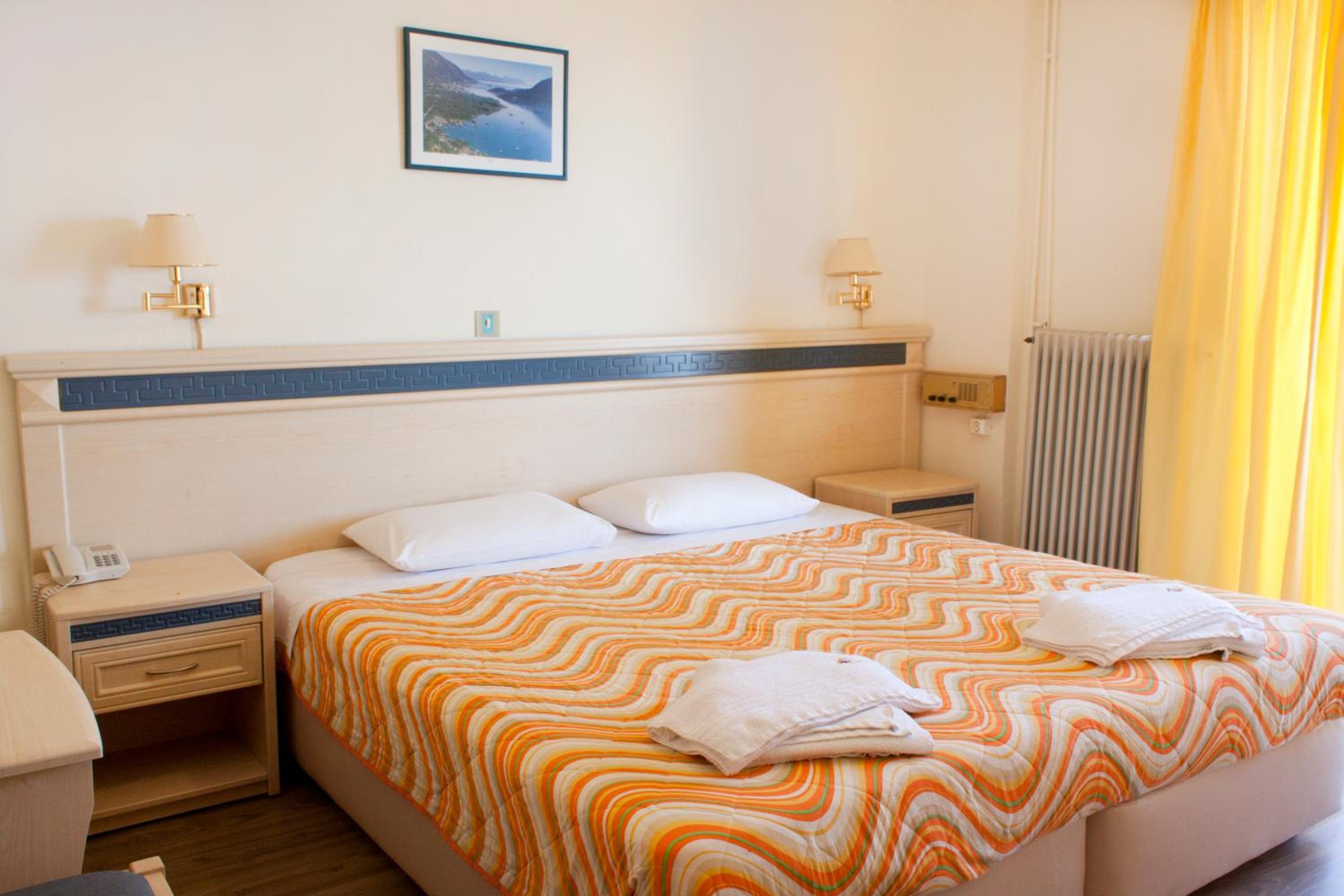 Double or Twin Room with Partial Sea View