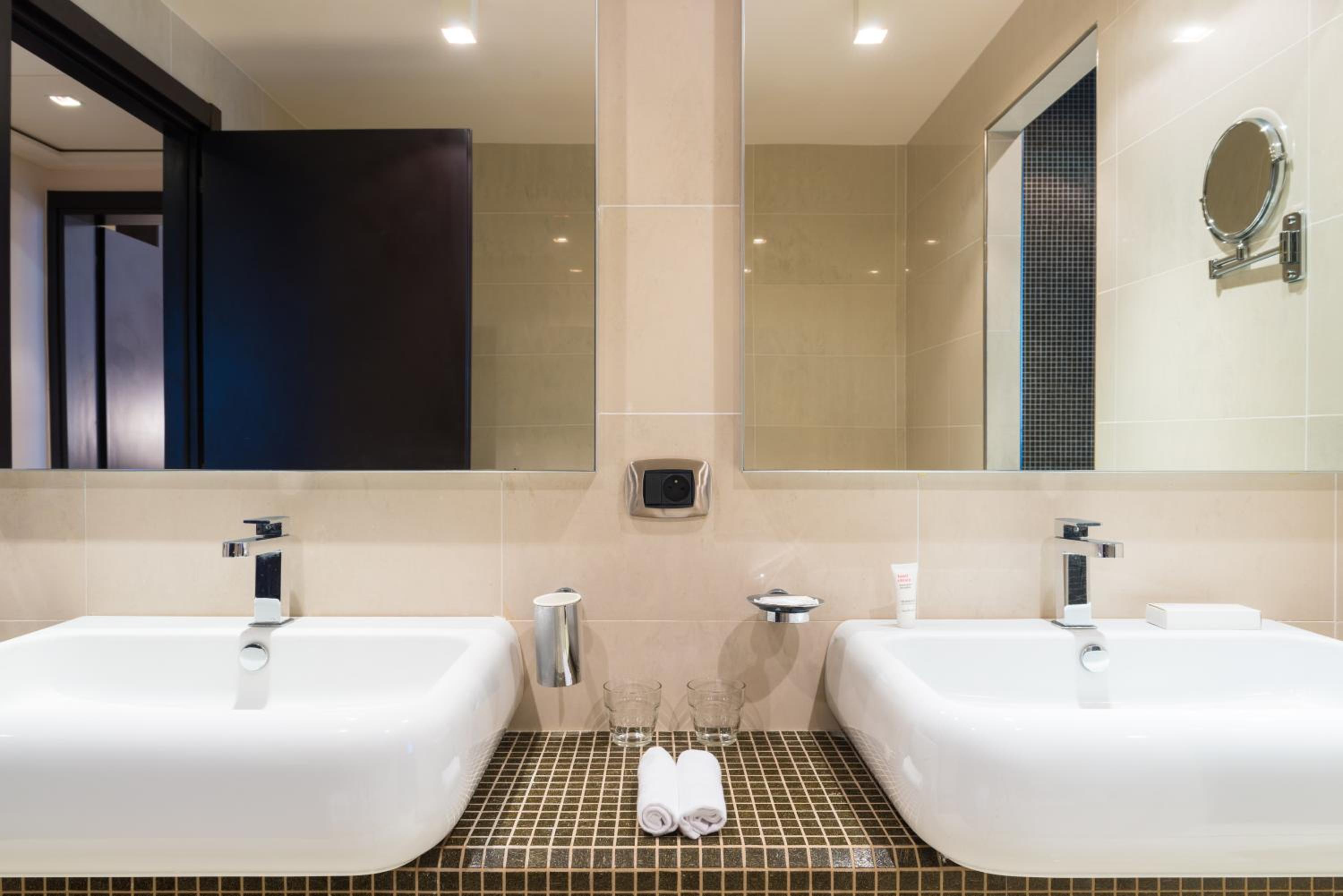 Grand Suite - Panoramic View - Photo 19