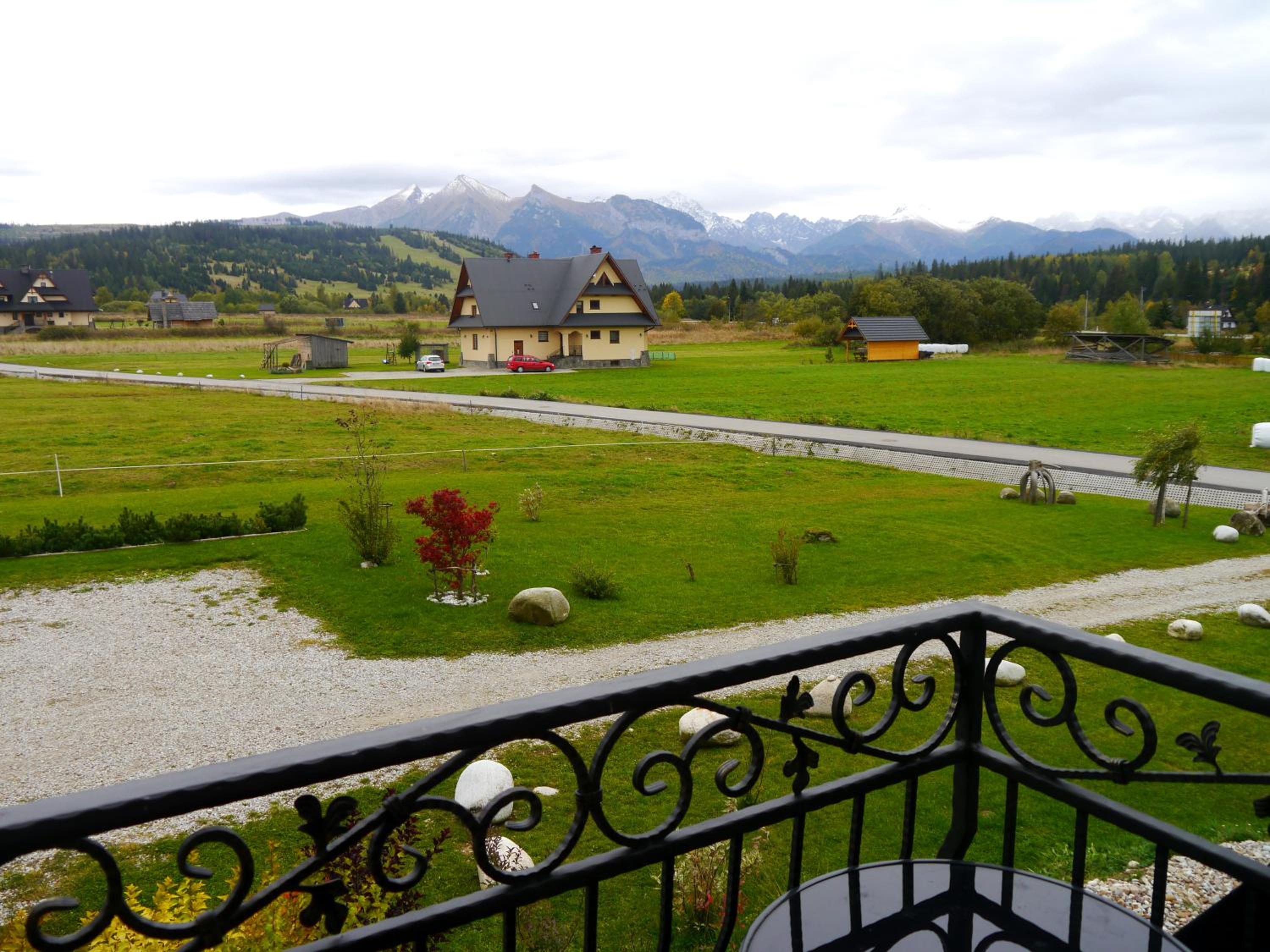 Quadruple Room with Balcony and Mountain View photo 2