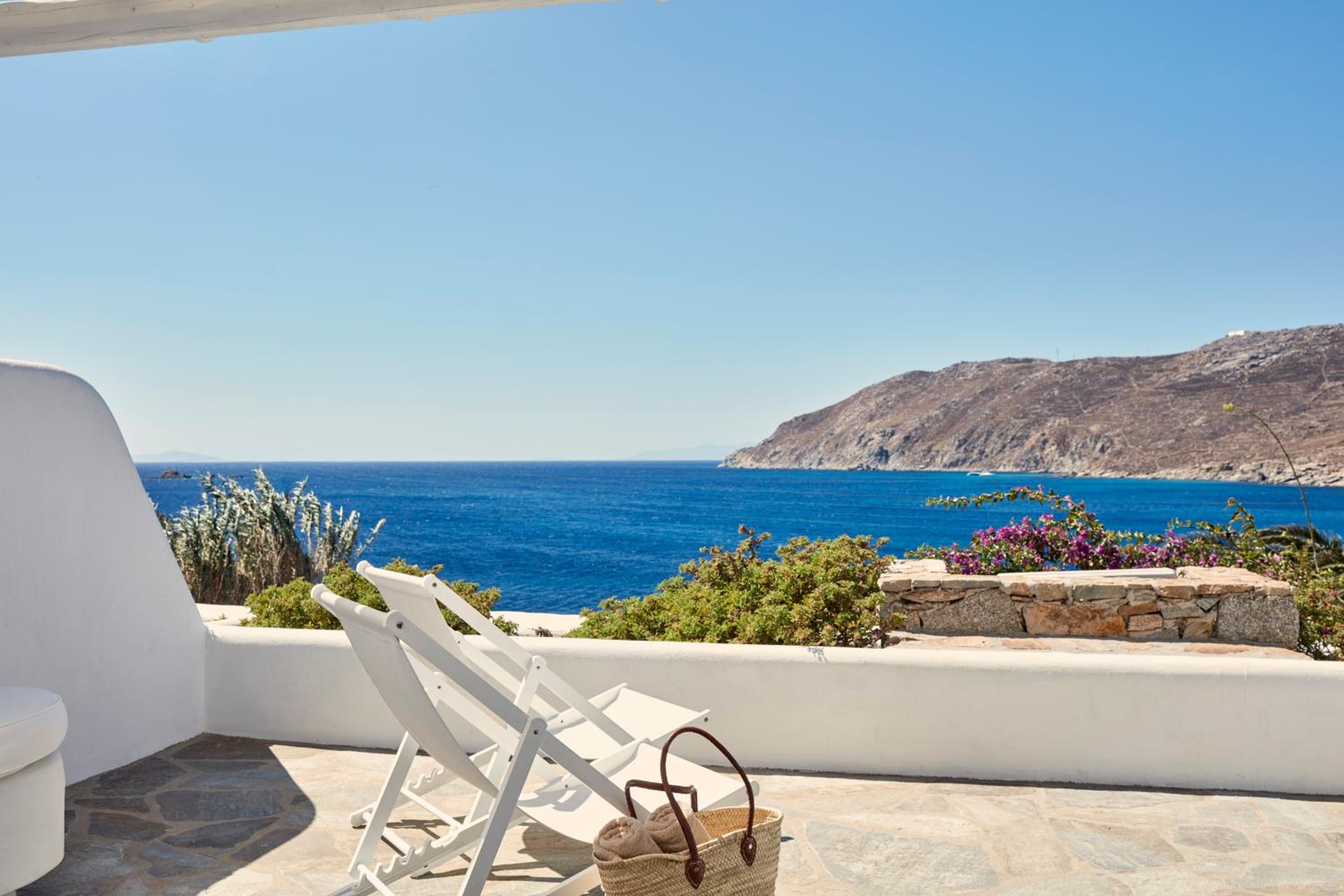 Honeymoon Sea View Suite with Outdoor Jetted Tub - Photo 10