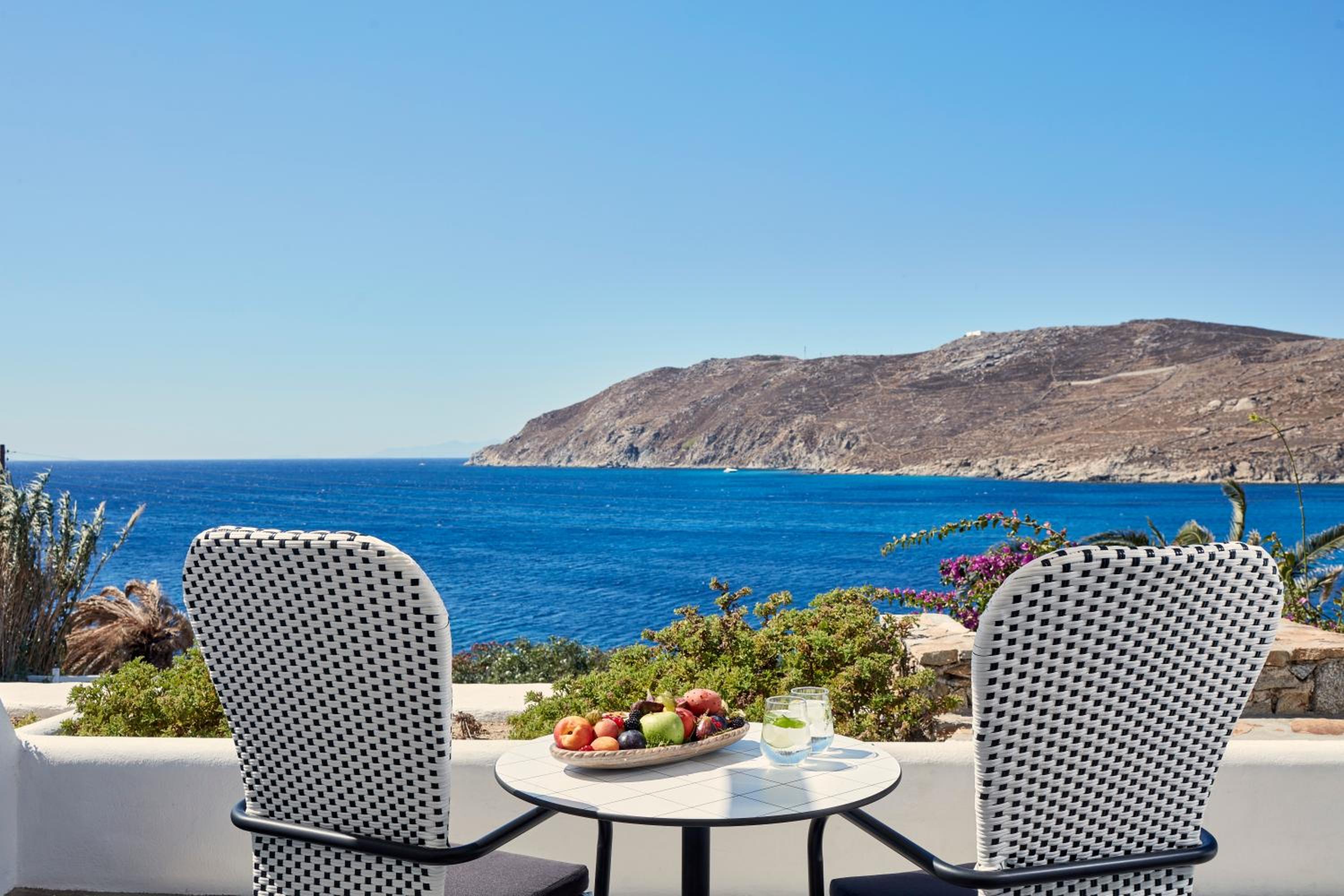 Honeymoon Sea View Suite with Outdoor Jetted Tub - Photo 11