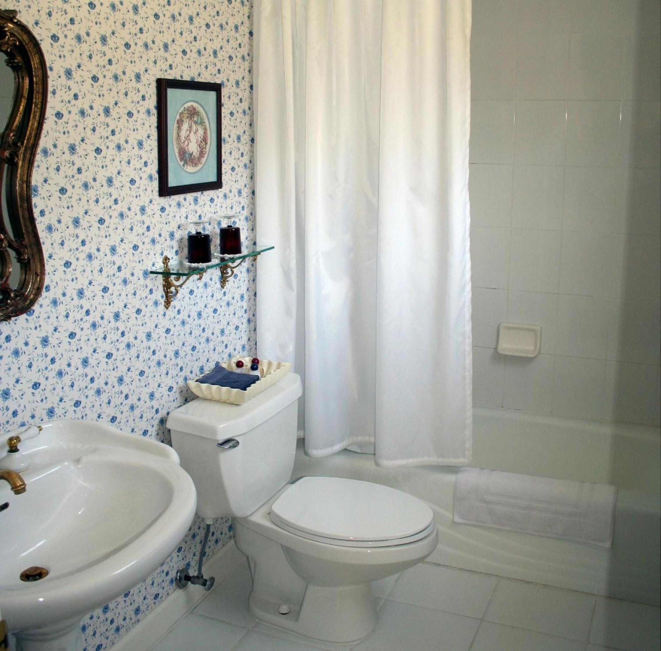 Superior Queen Room with Pool View Not Pet Friendly  photo 2
