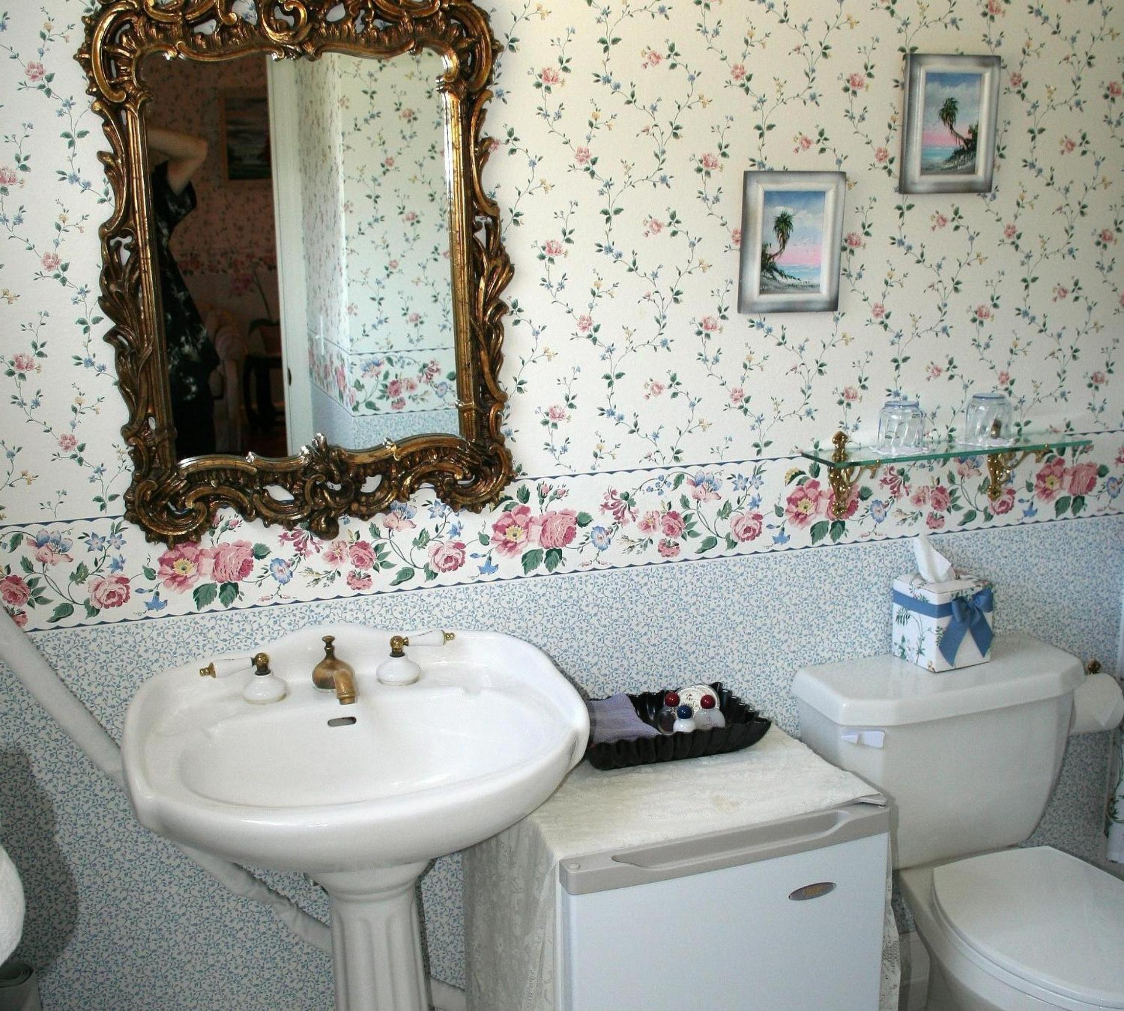 Queen Room with Pool View Not Pet Friendly  photo 2