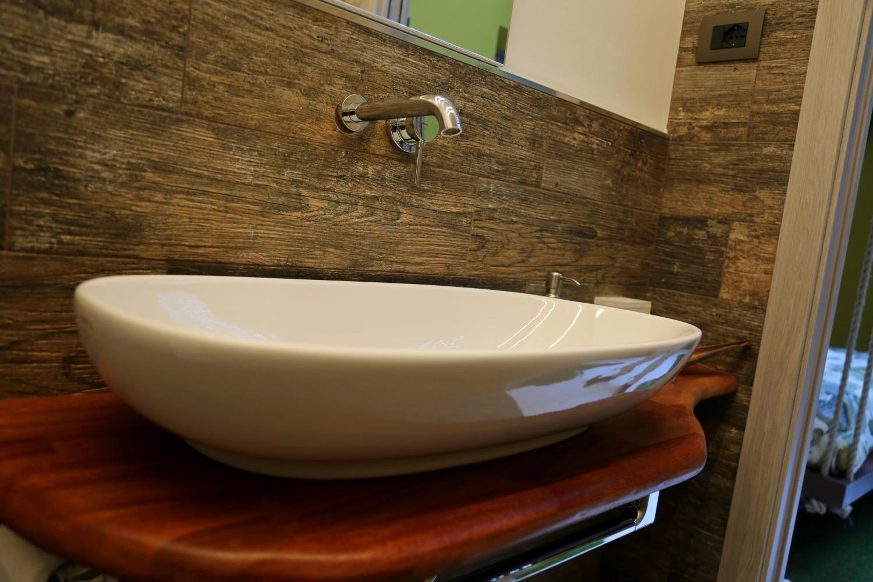 Double Room with Private Bathroom - Photo 10