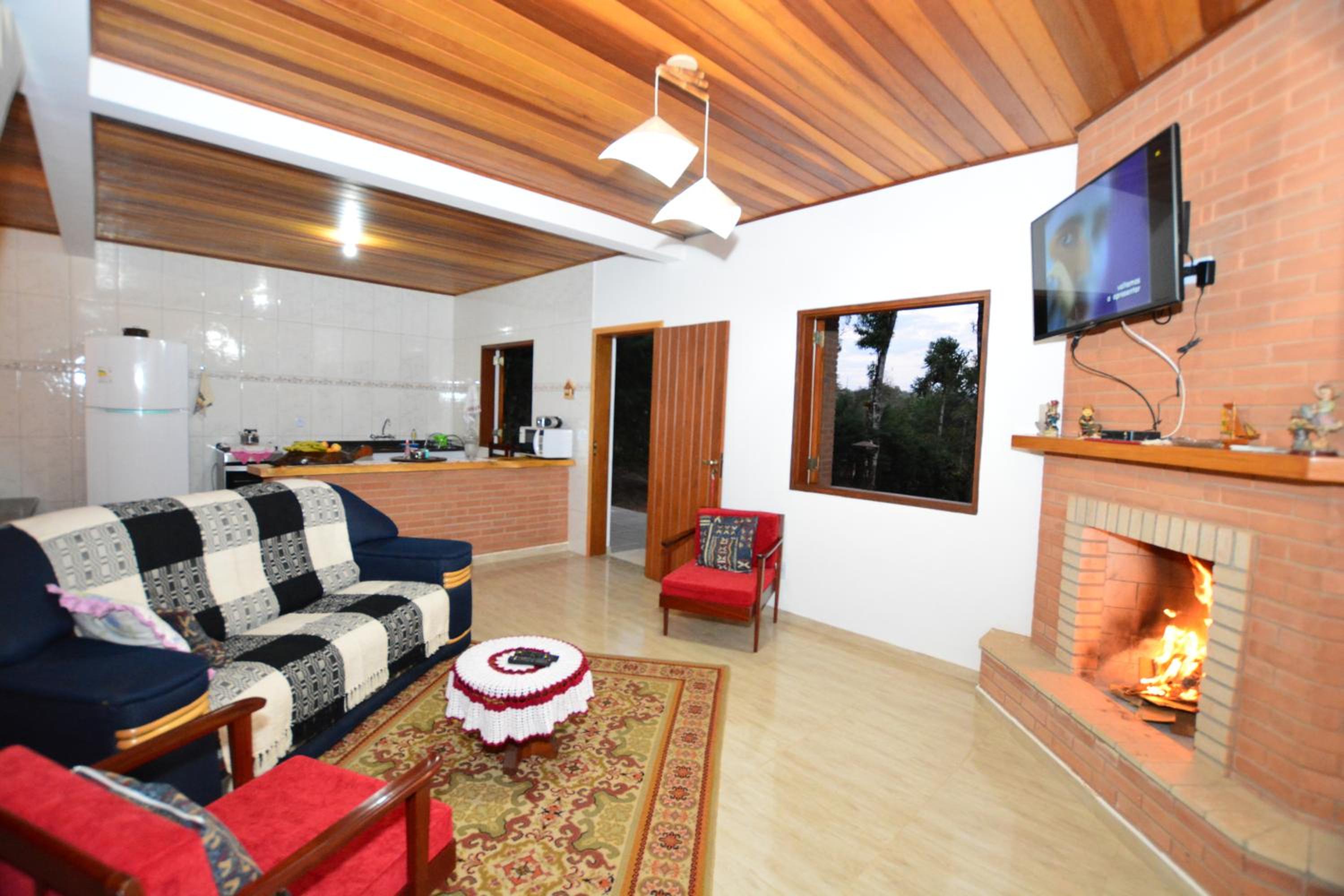 Five-Bedroom House photo 1