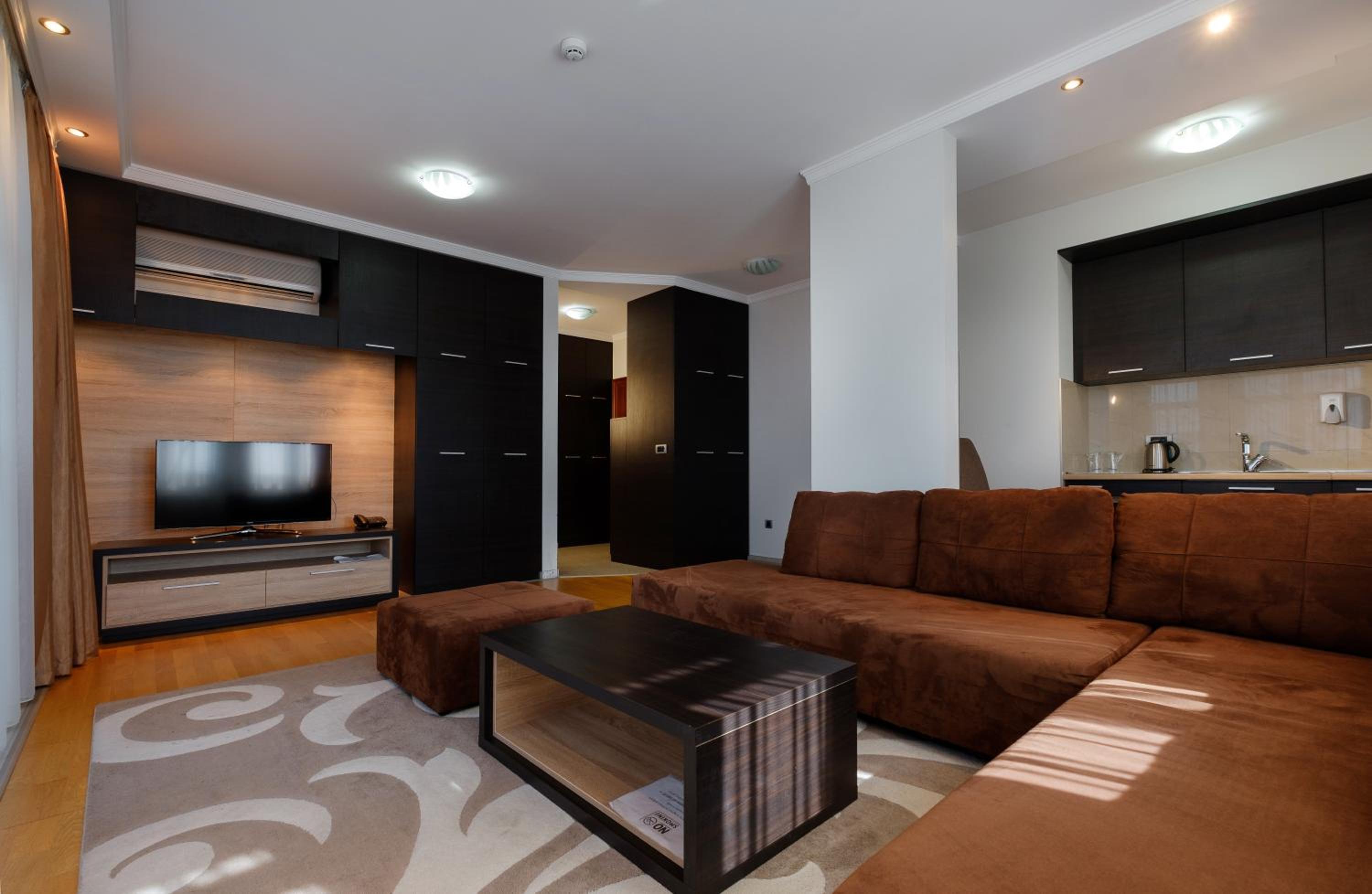 Apartment with Terrace - Photo 6