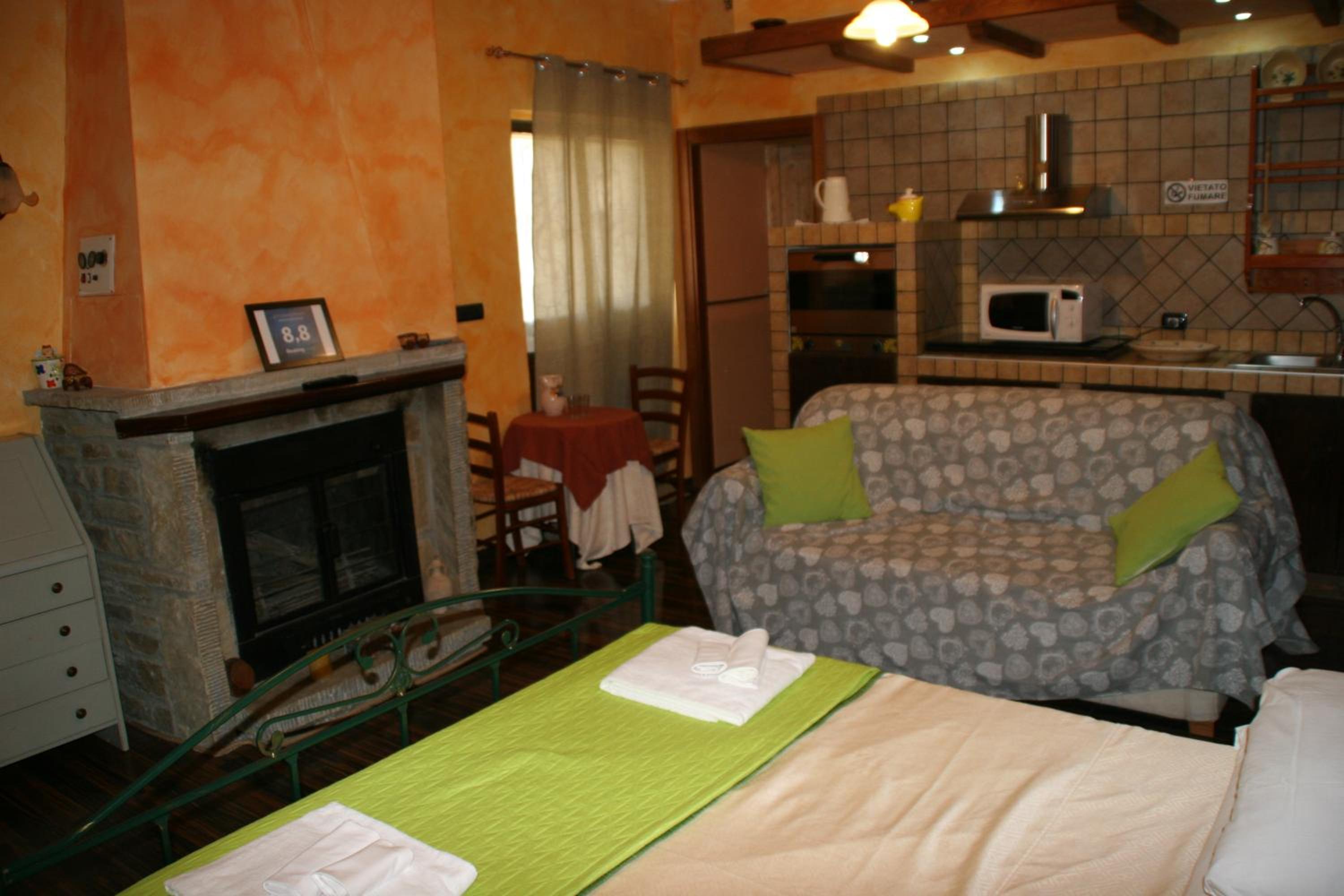 Deluxe Double Room with Balcony photo 3