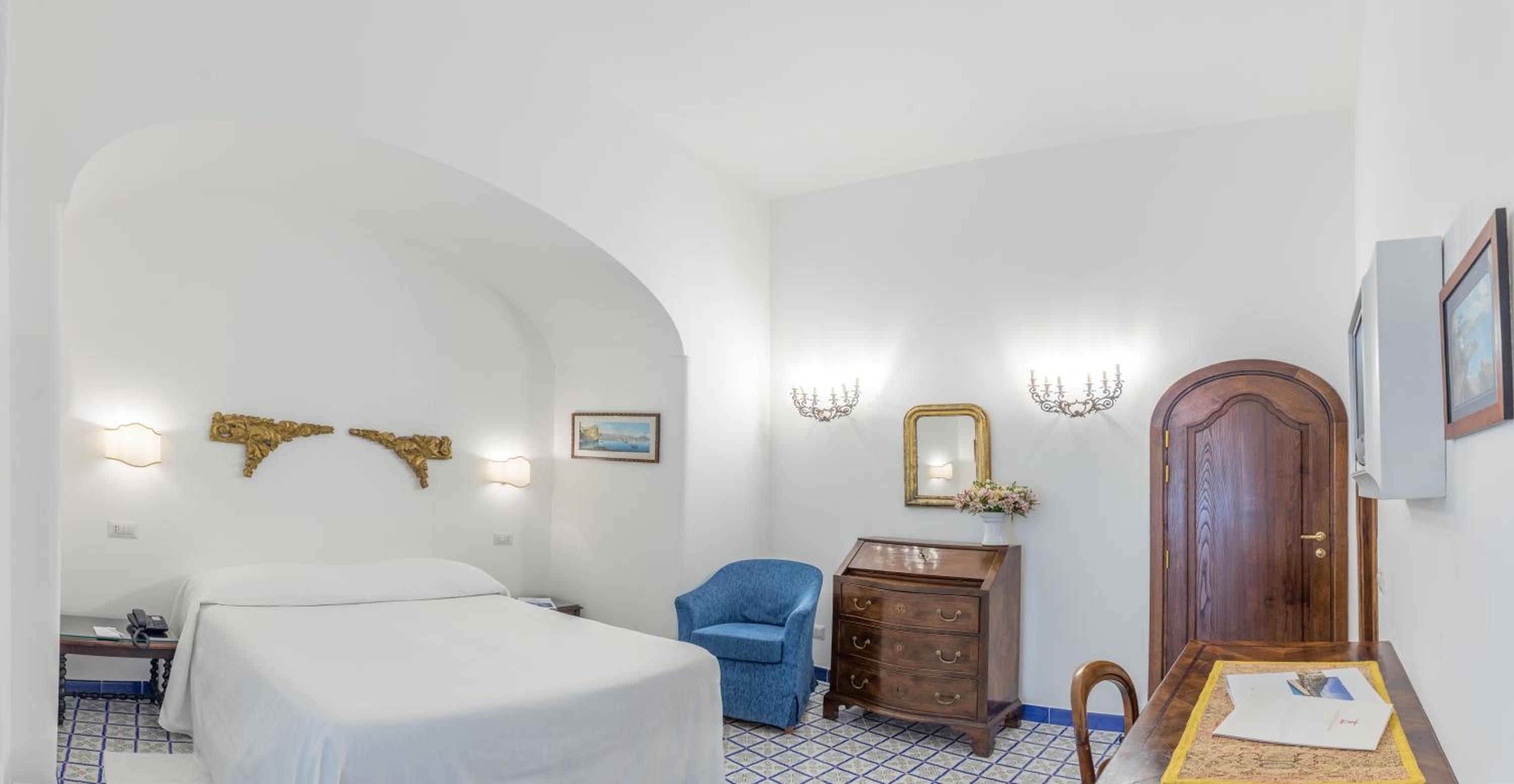 Standard Double or Twin Room with Garden View - Photo 9