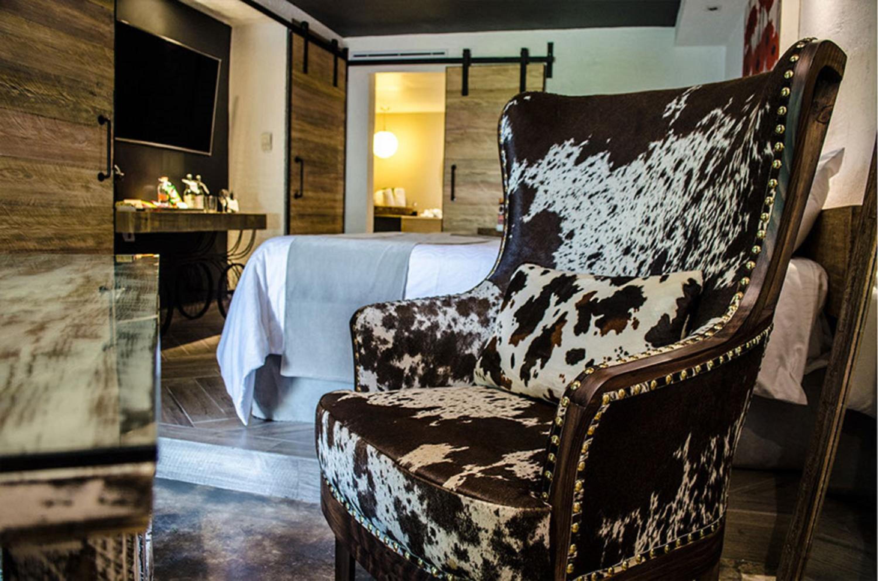Deluxe Junior Suite - Photo 15