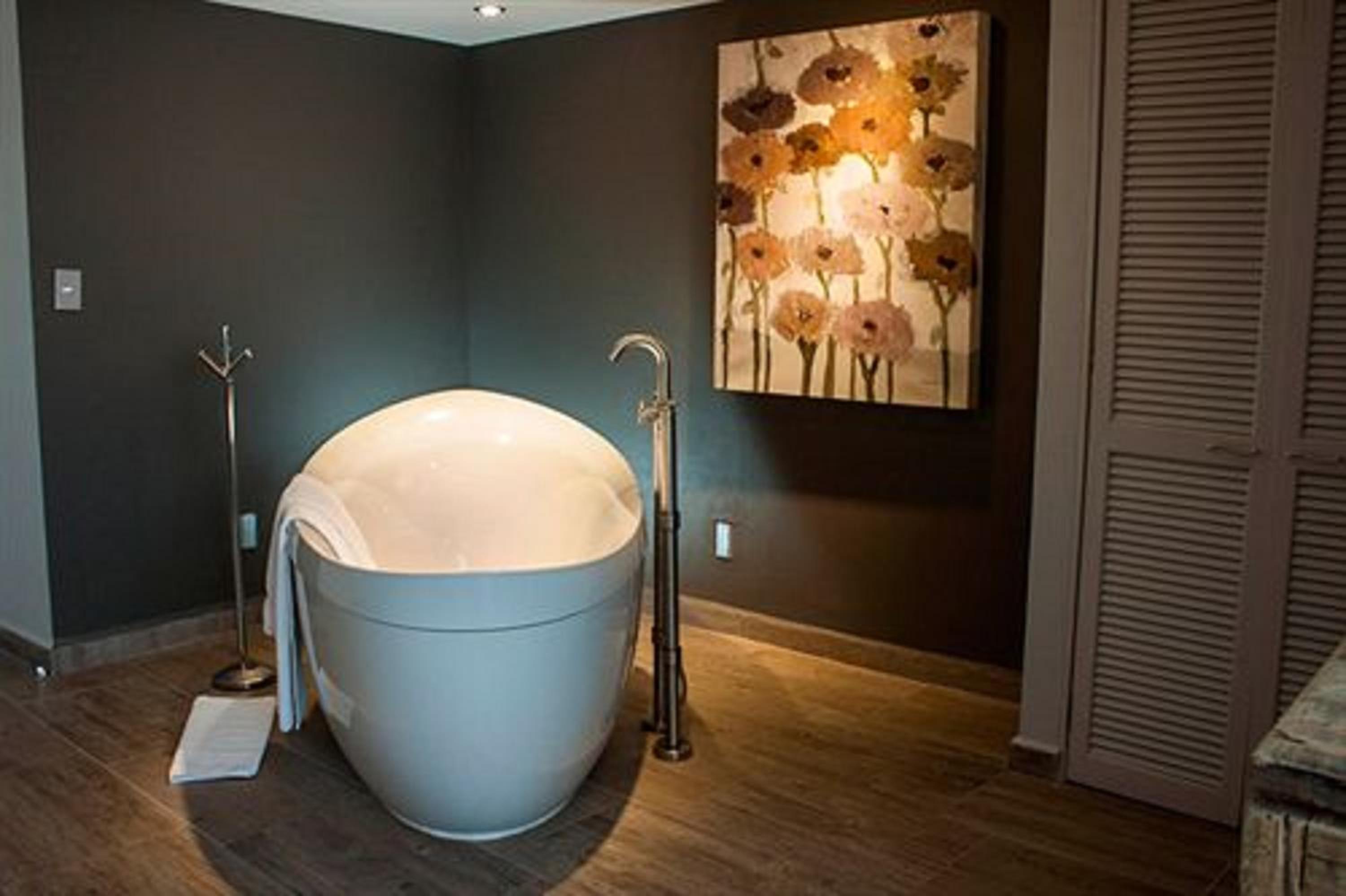 Executive Suite - Photo 3