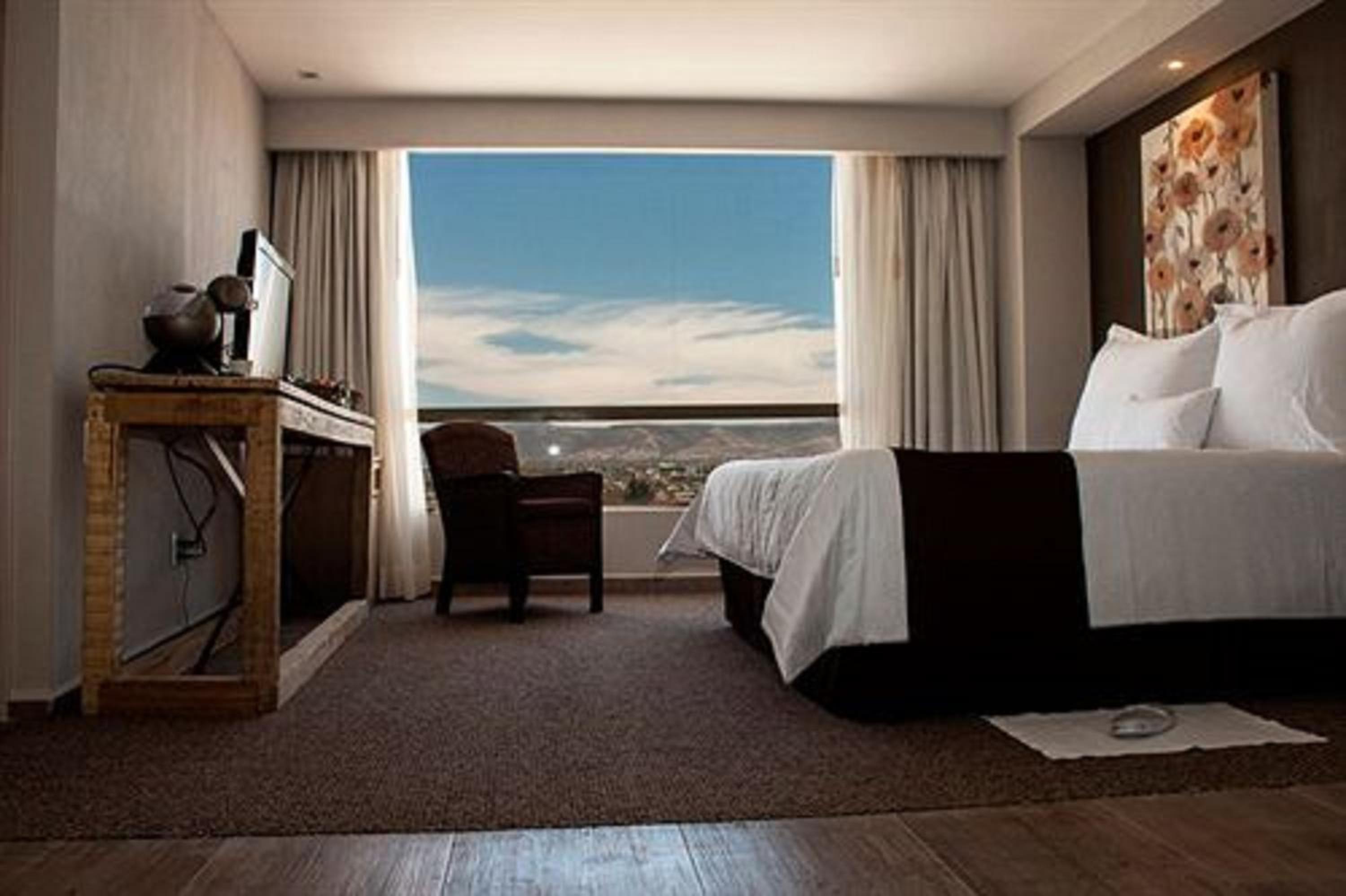 Executive Suite - Photo 4