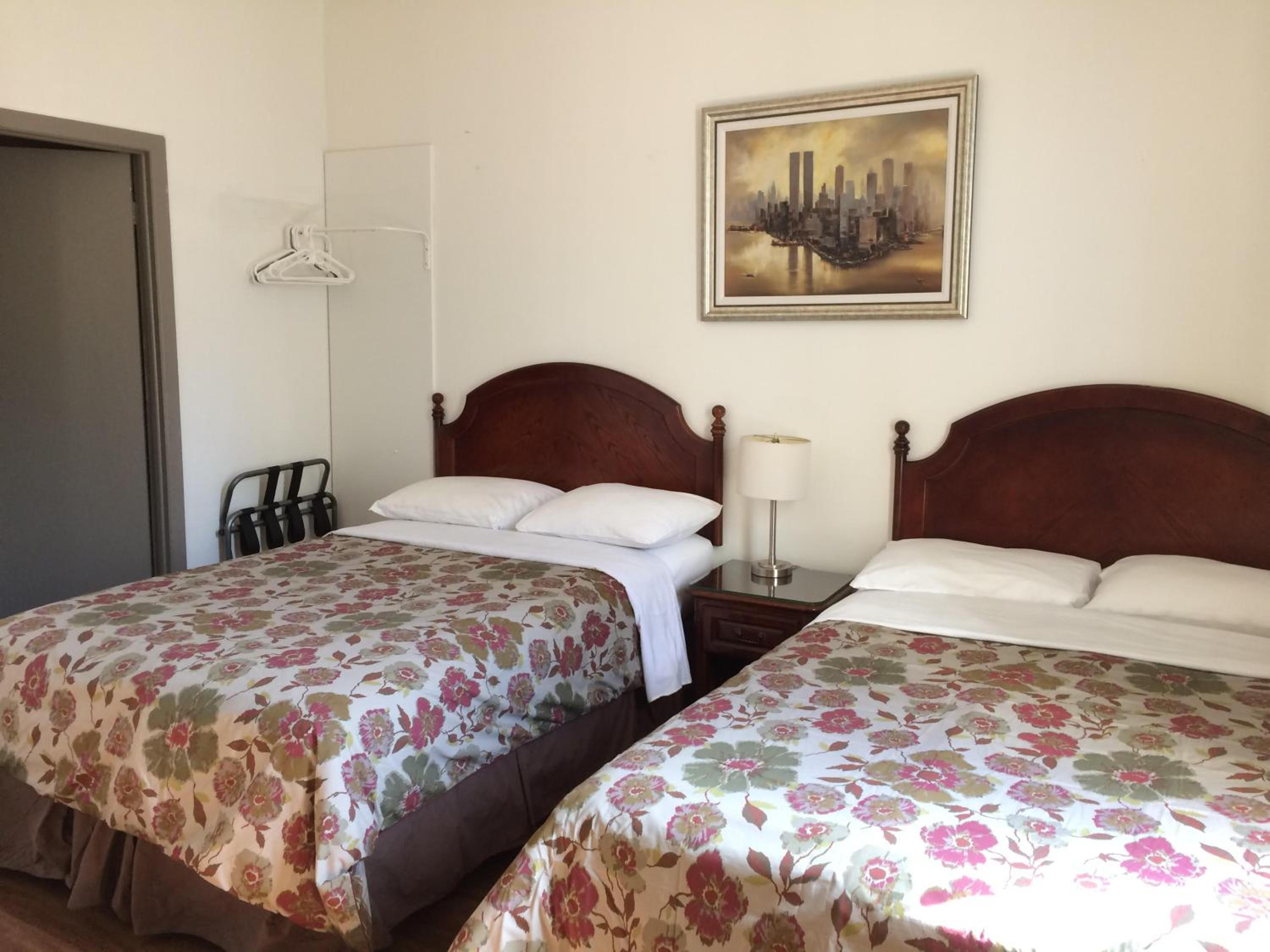 Double Room with Two Double Beds - Photo 2