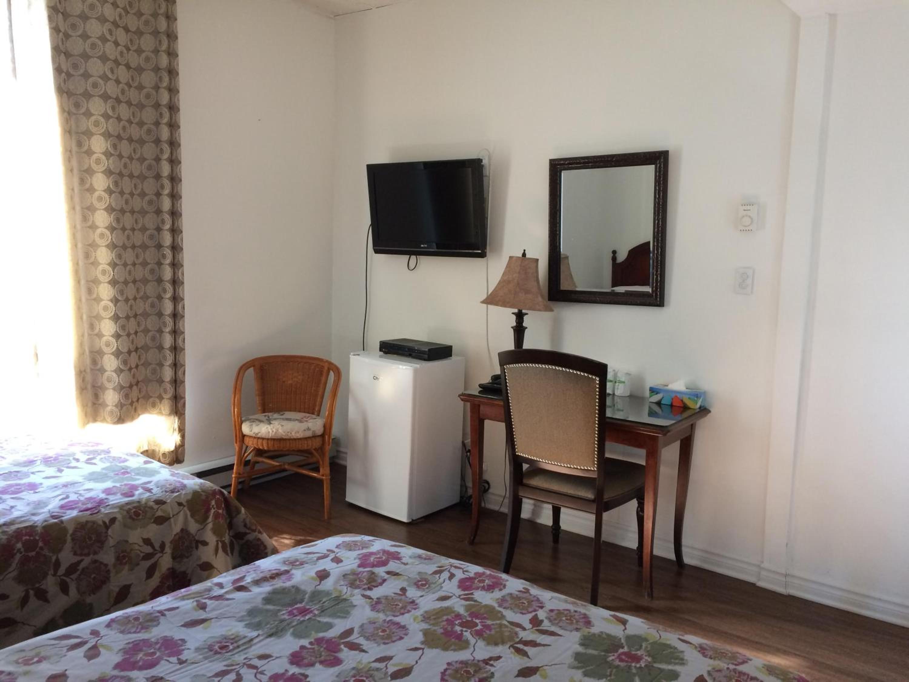 Double Room with Two Double Beds - Photo 4