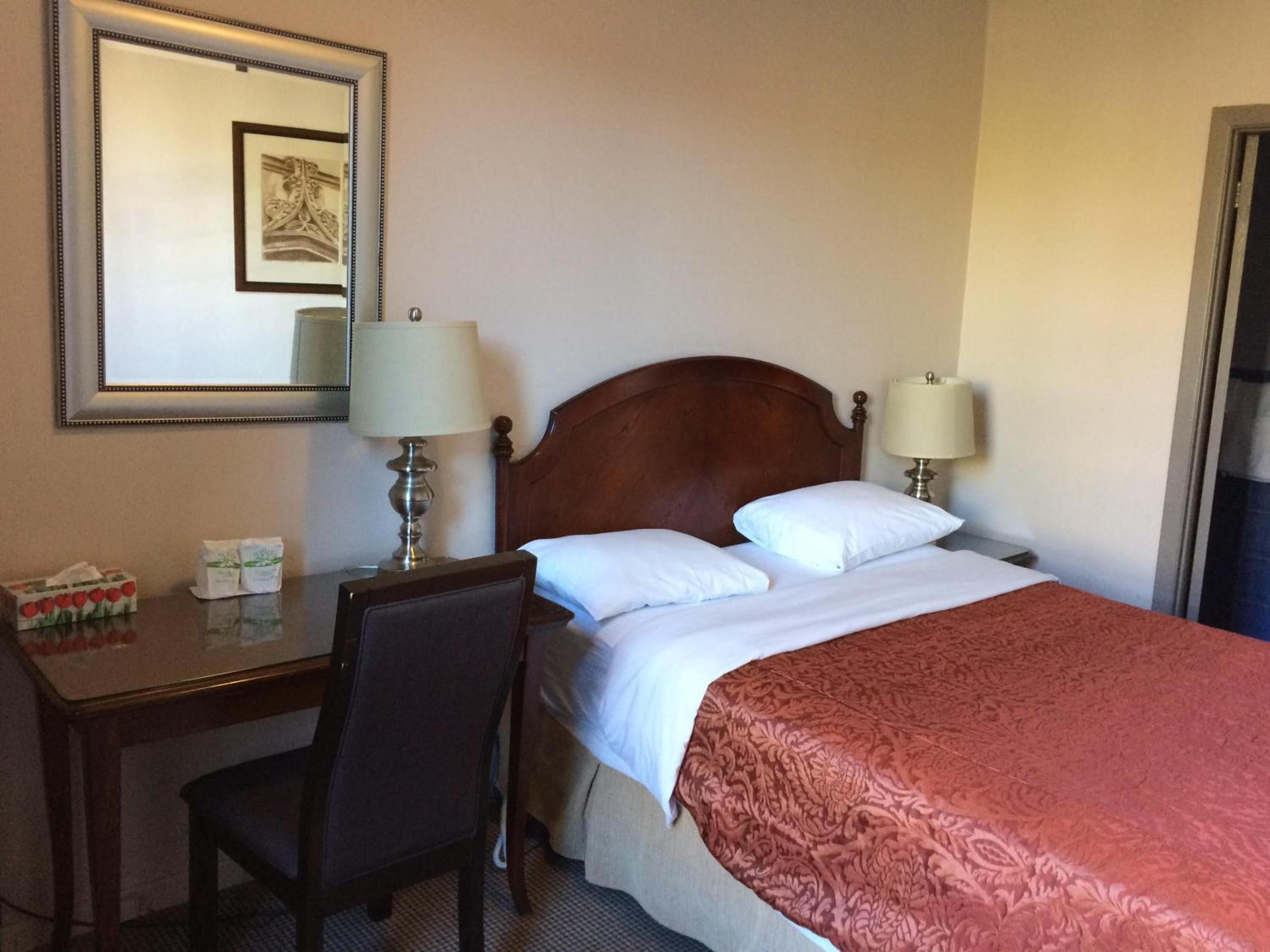 Queen Room - Photo 7