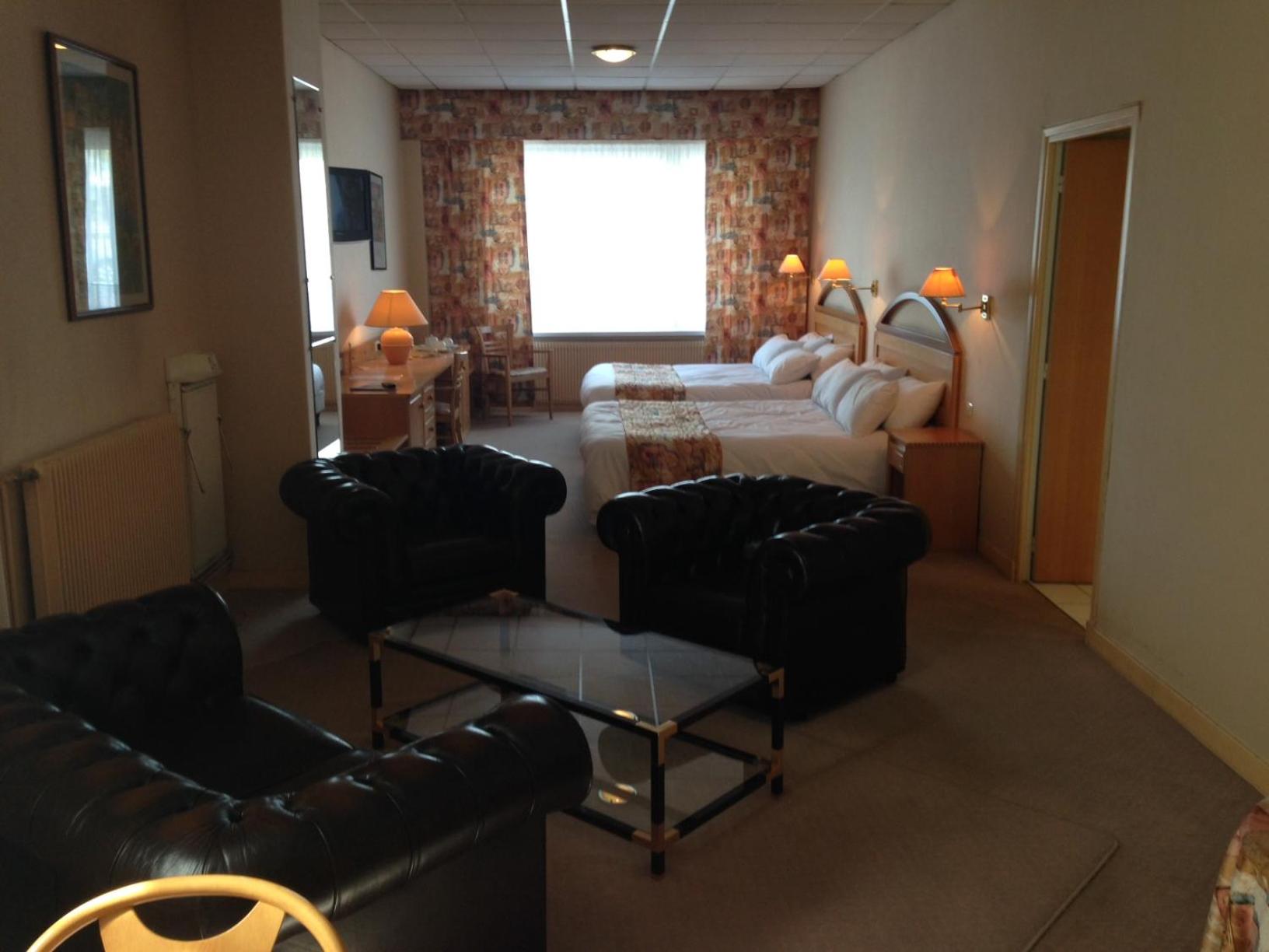 Family Room - Photo 10