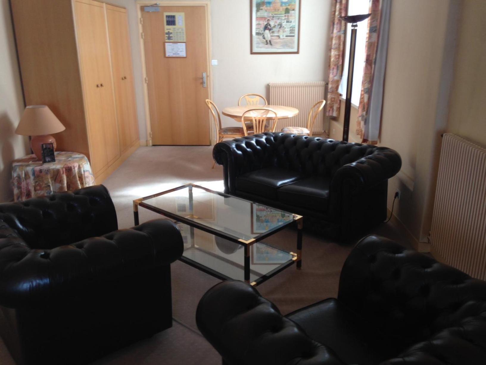 Family Room - Photo 9
