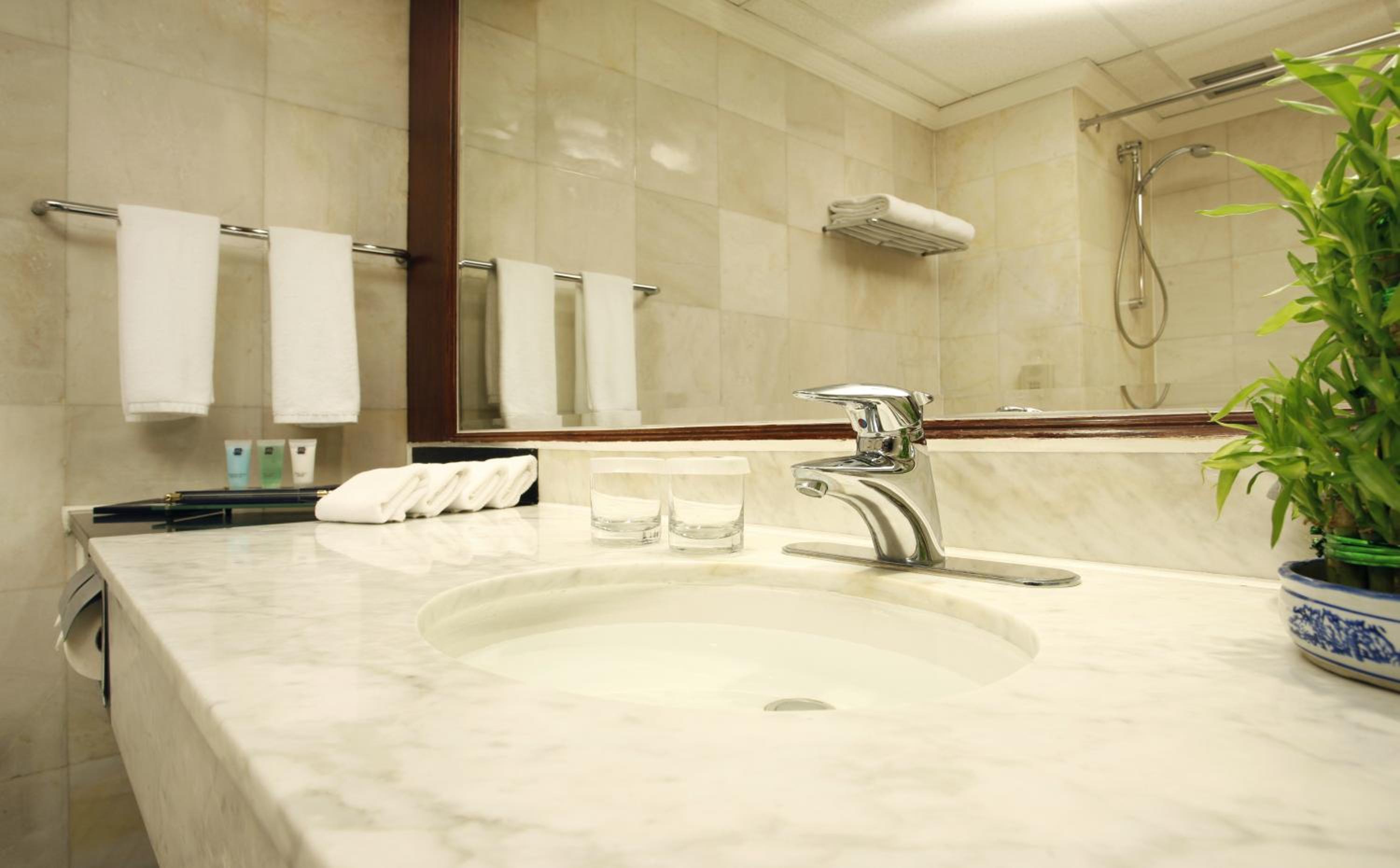 Standard King Room - Photo 3