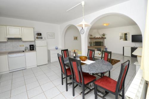 Apartment with Terrace photo 3