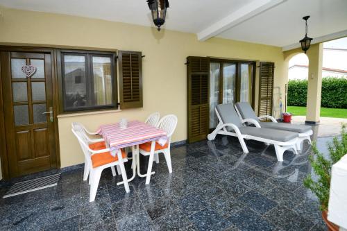 Apartment with Terrace photo 2