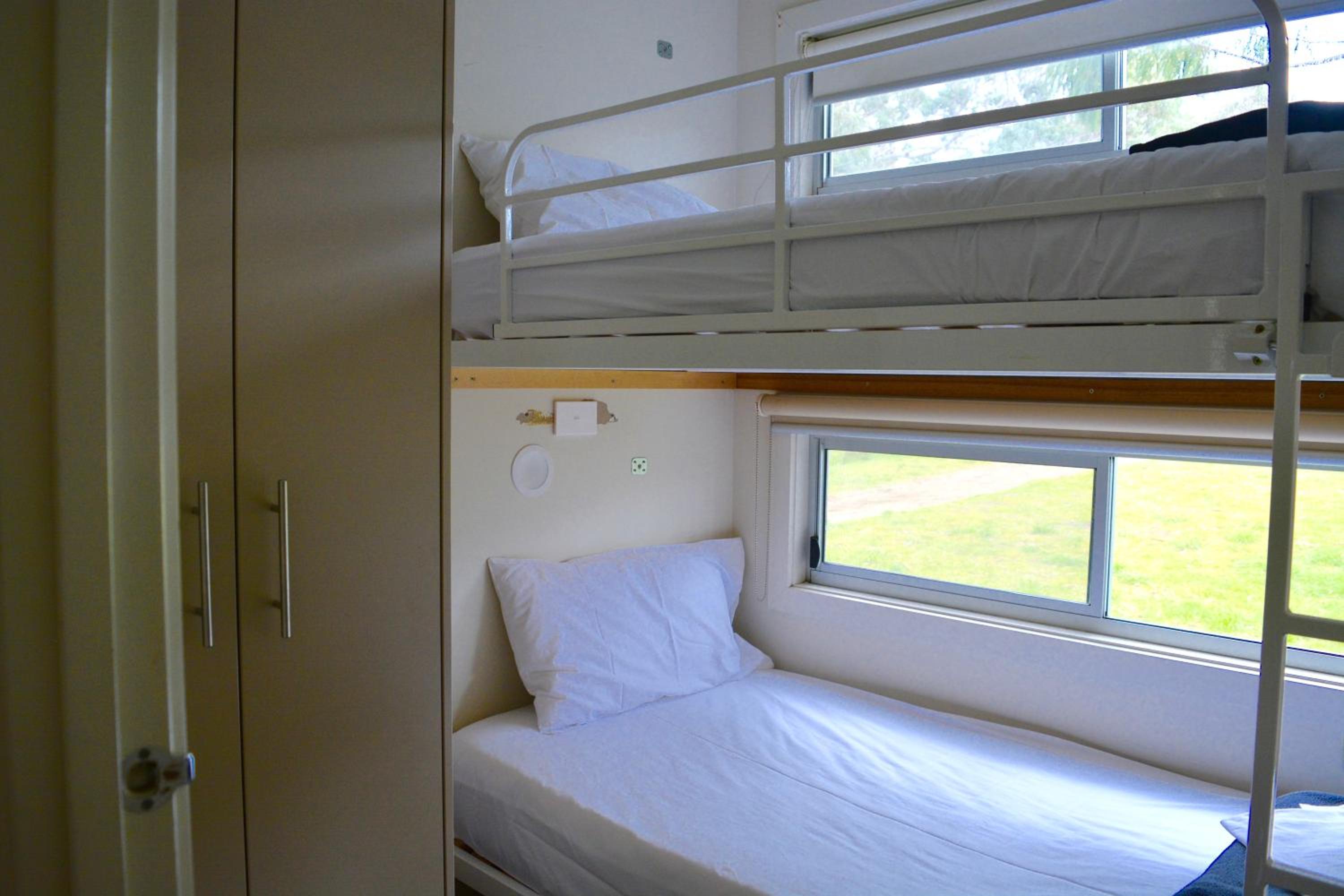 Deluxe Family Three-Bedroom Cabin with Private Bathroom photo 3