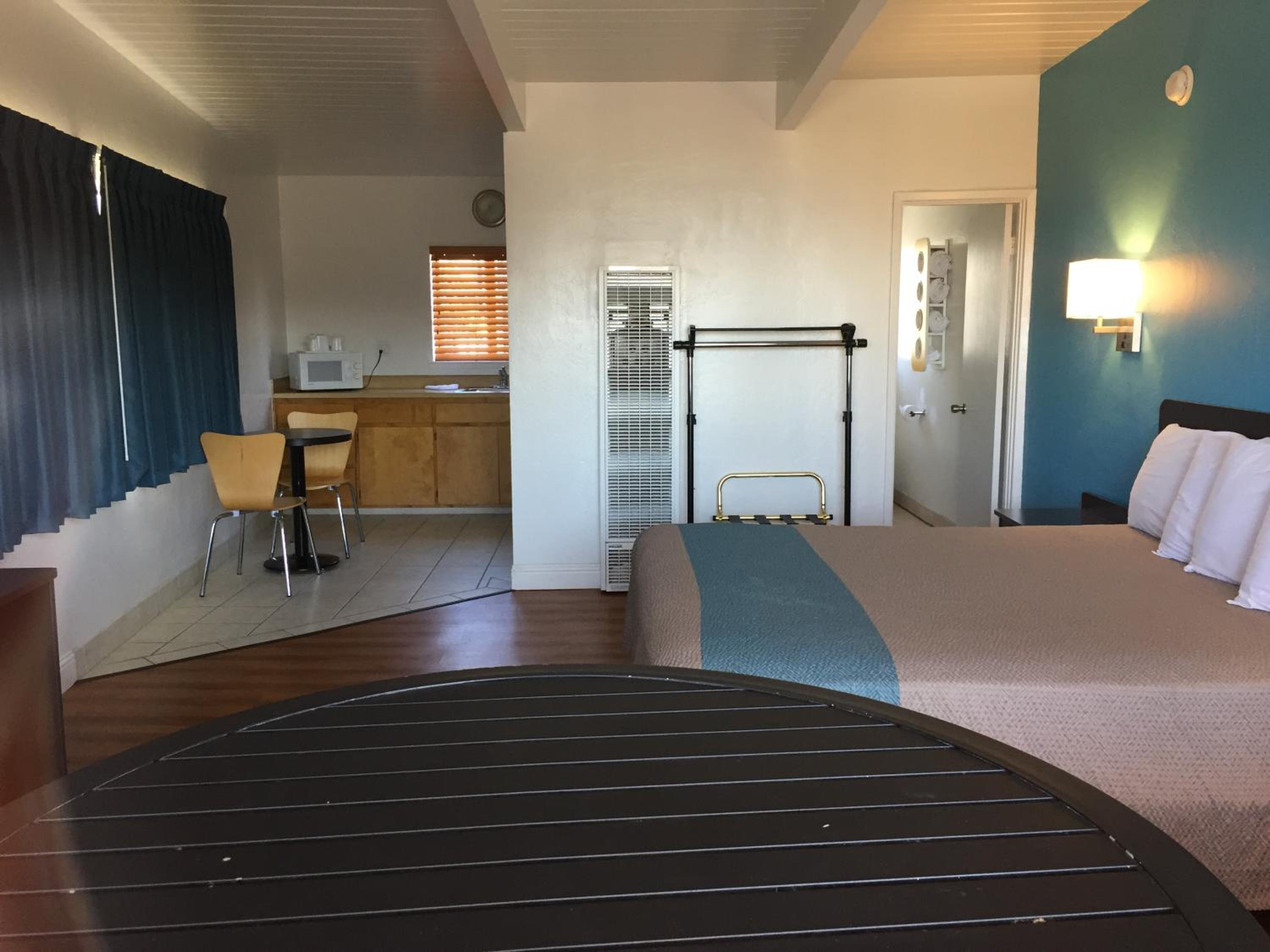 Deluxe Suite with Sea View - Nonsmoking - Photo 5
