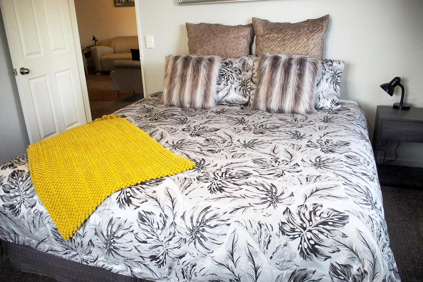 Three-Bedroom House - Photo 10