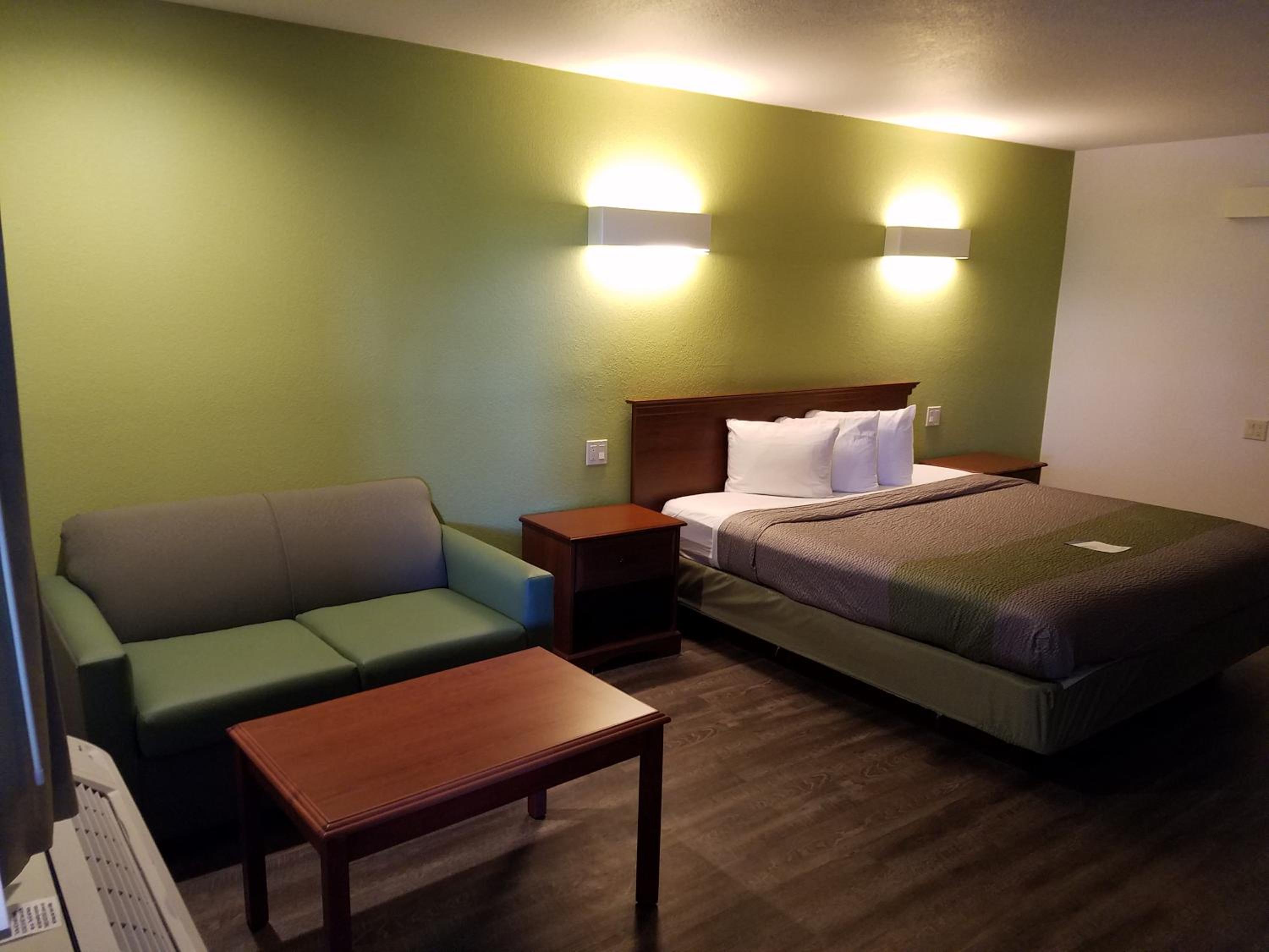 Standard King Room - Non-Smoking  - Photo 1