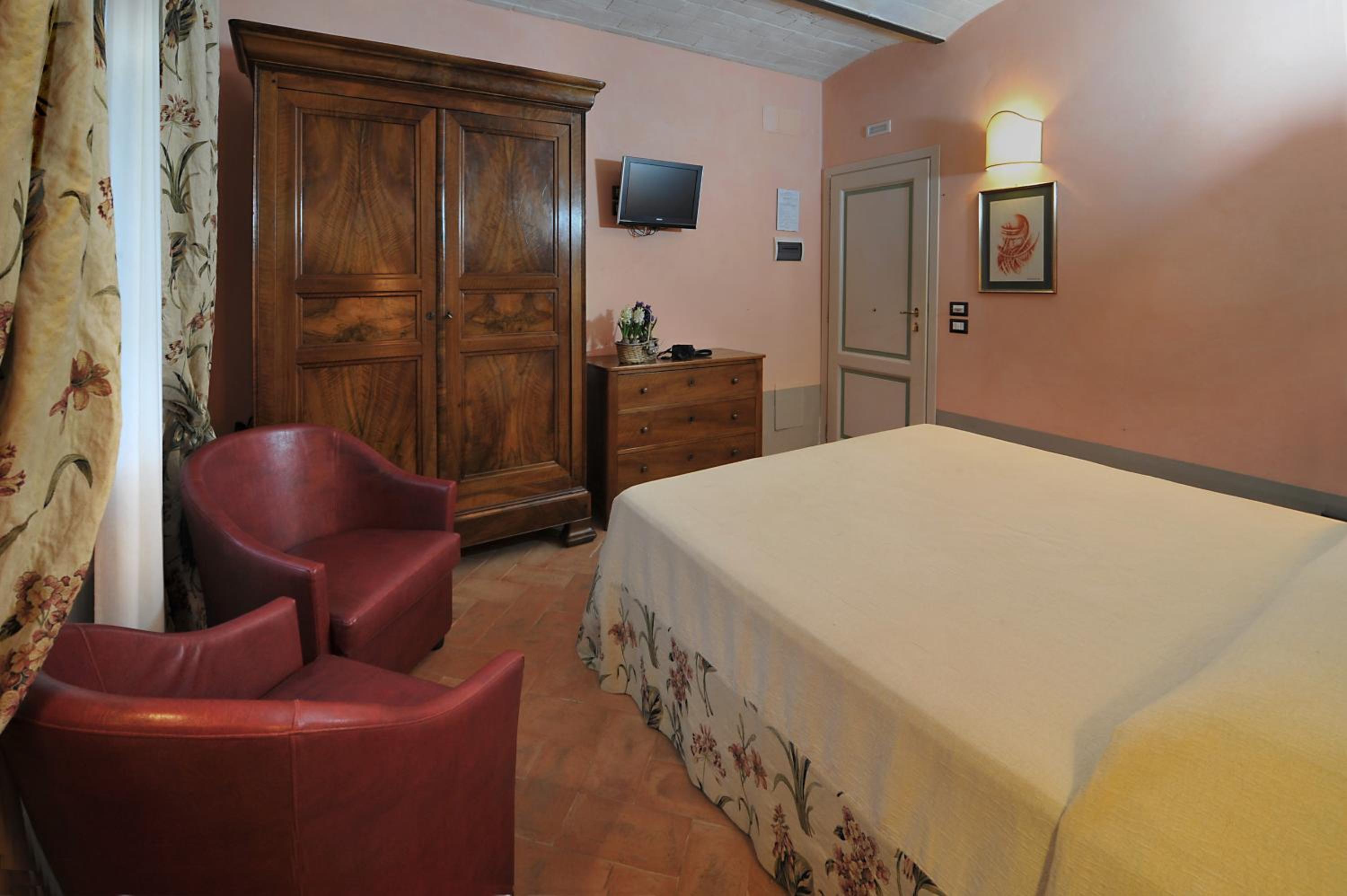 Standard Double or Twin Room - Photo 4