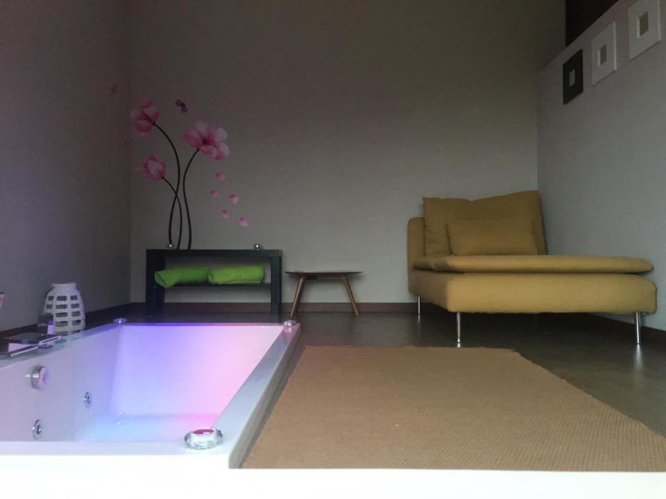 Suite with Hot Tub - Photo 7