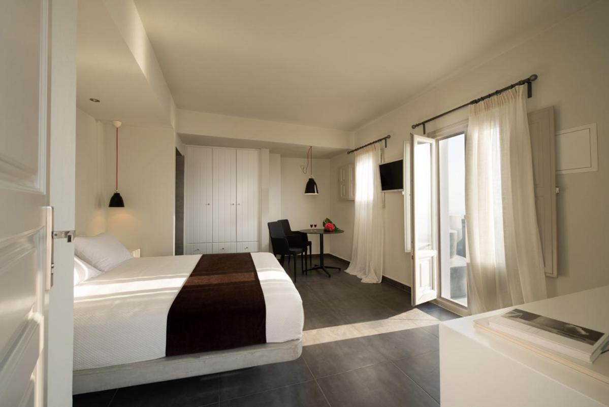 Deluxe Suite with Outdoor Heated whirlpool with Caldera View and Sunset View