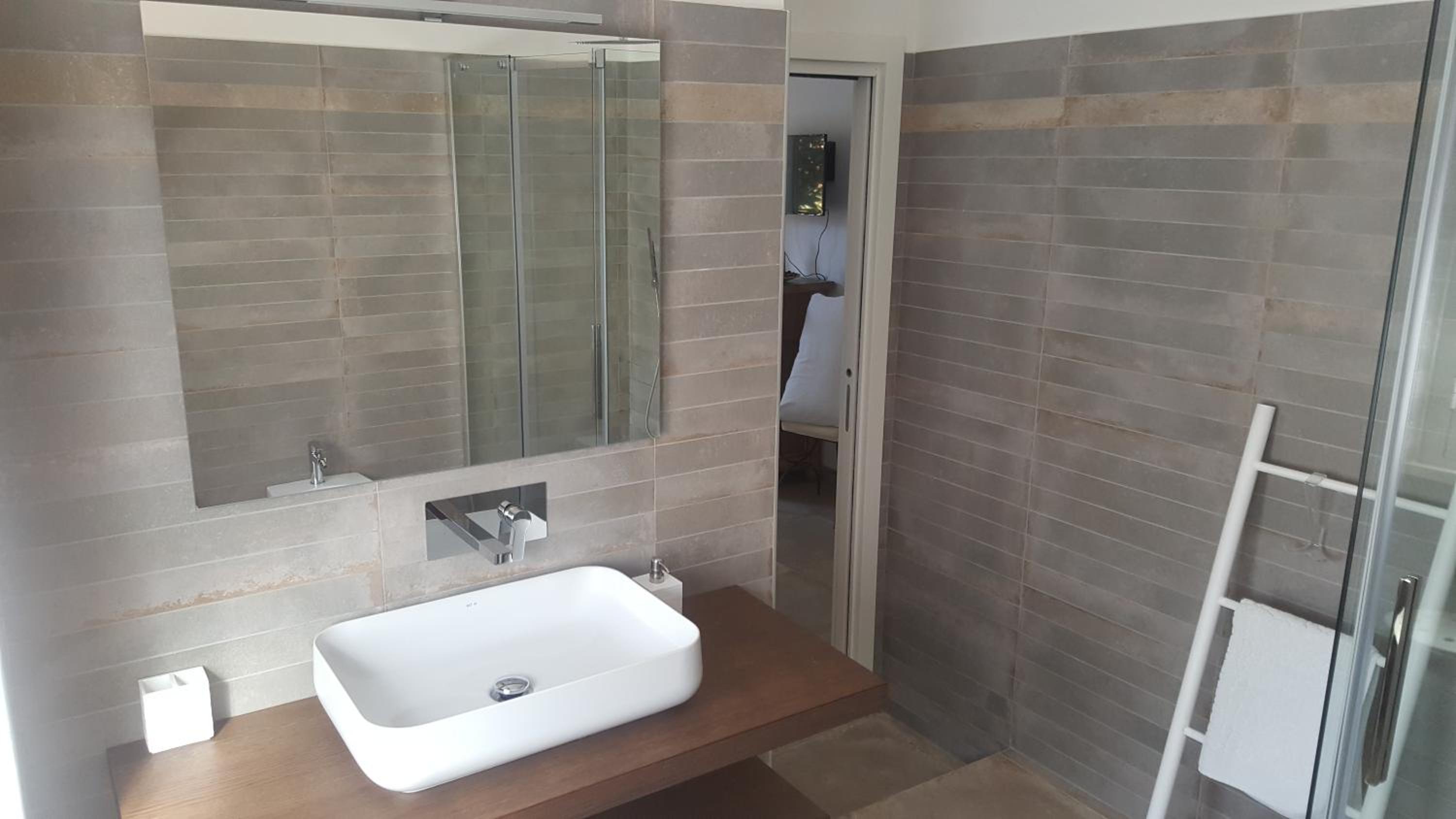 Double Room with Private Bathroom - Photo 6
