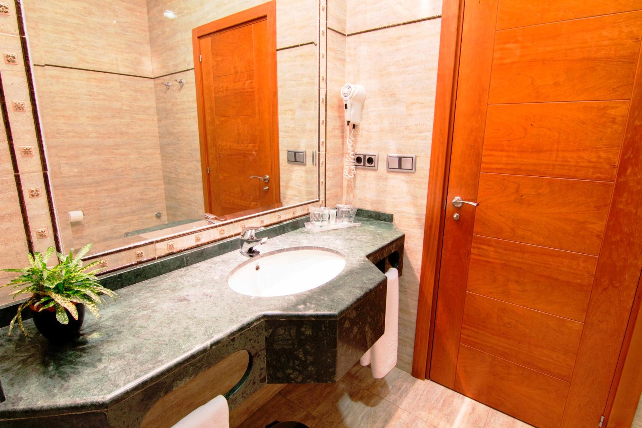 Double Room - Photo 2