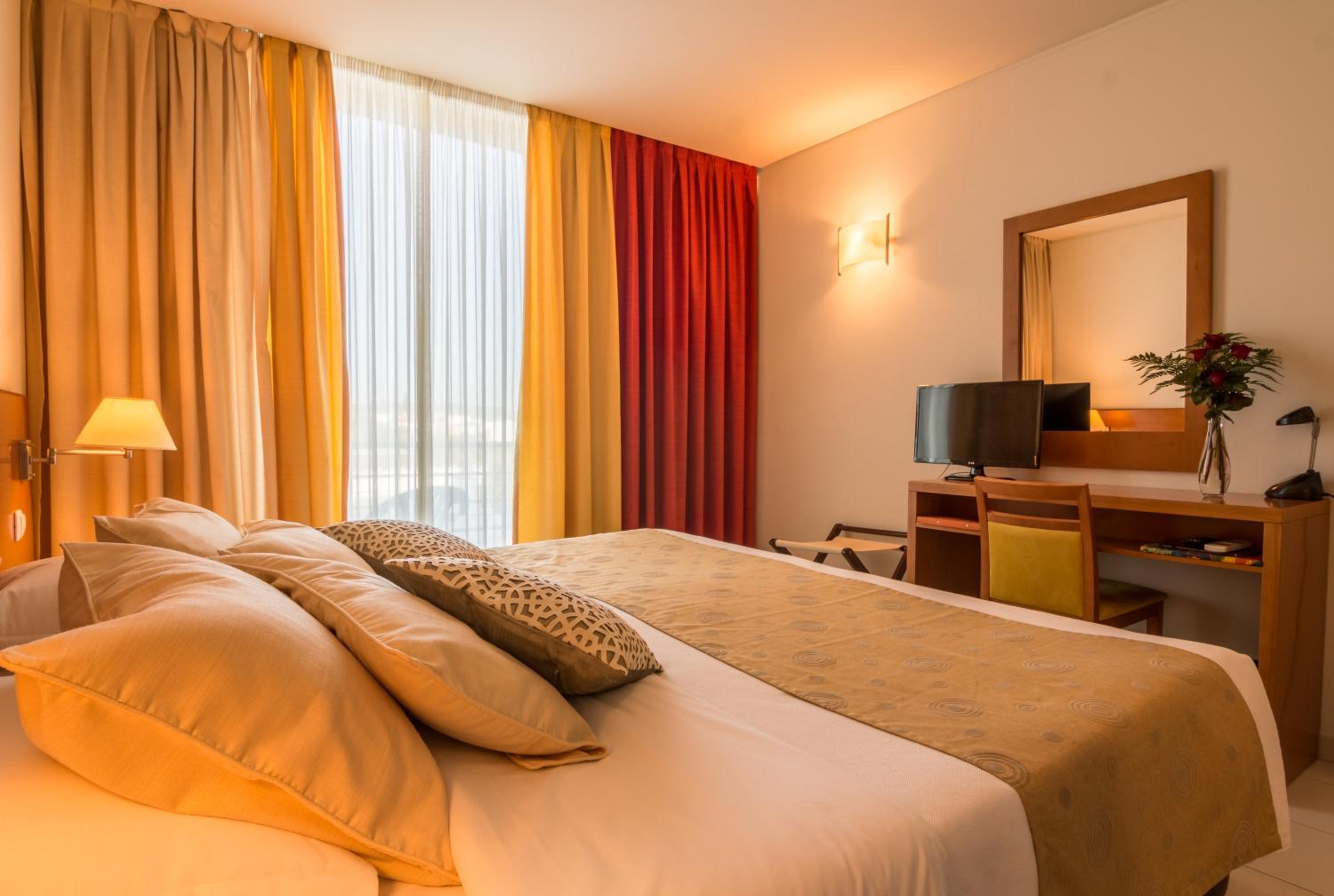 Standard Double or Twin Room - Photo 6