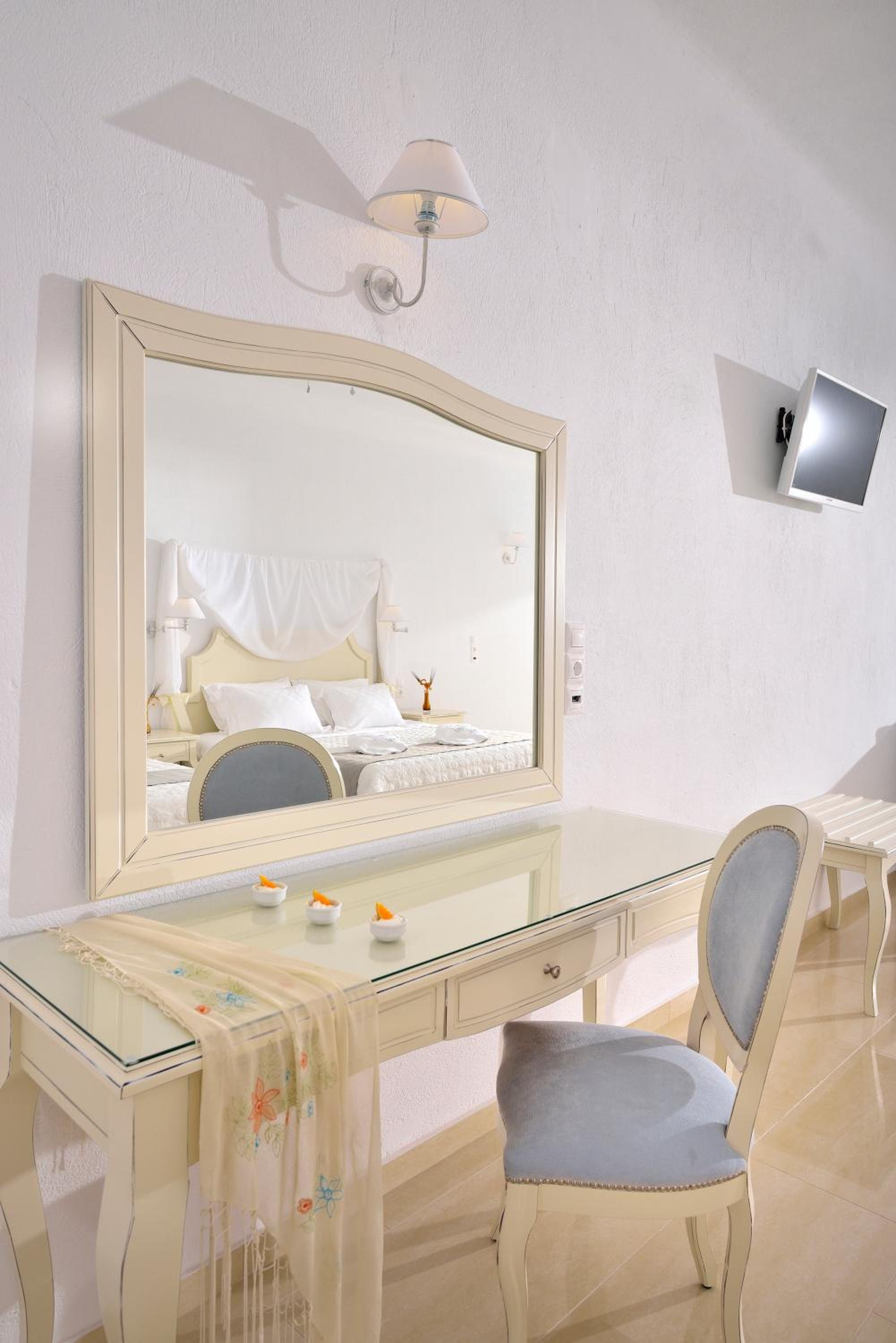 Superior Suite - Photo 9
