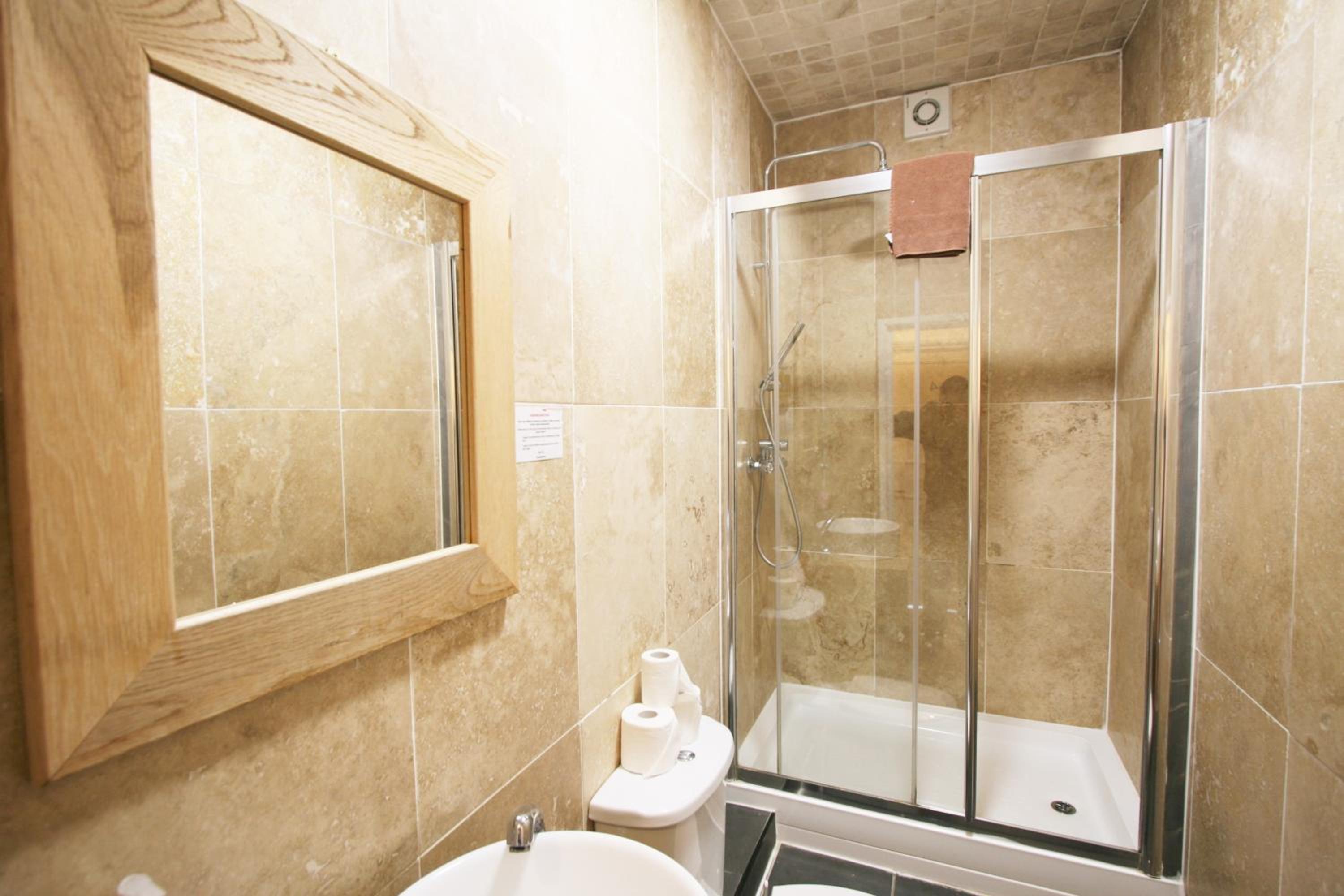 Double Room - Photo 5