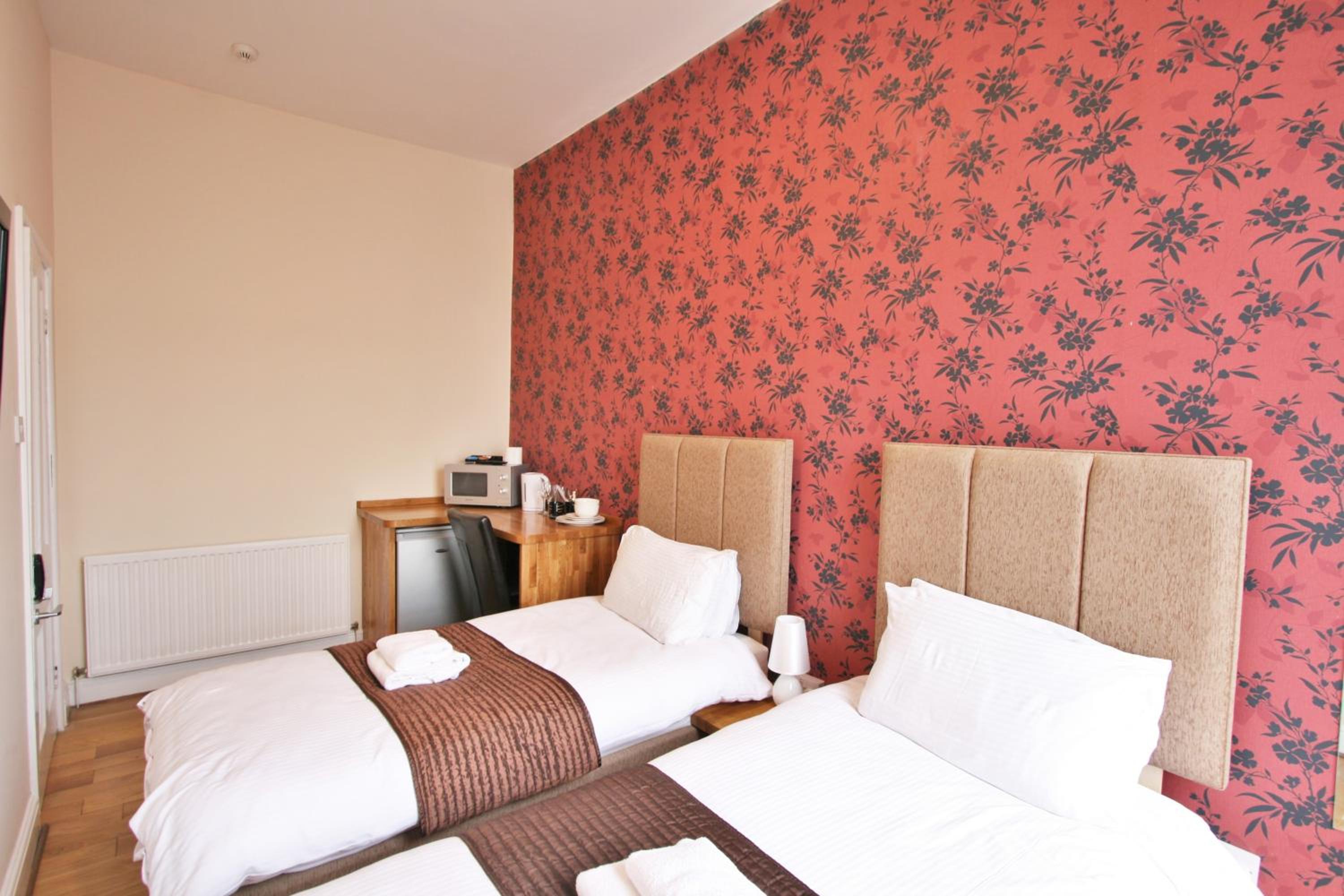 Twin Room - Photo 6