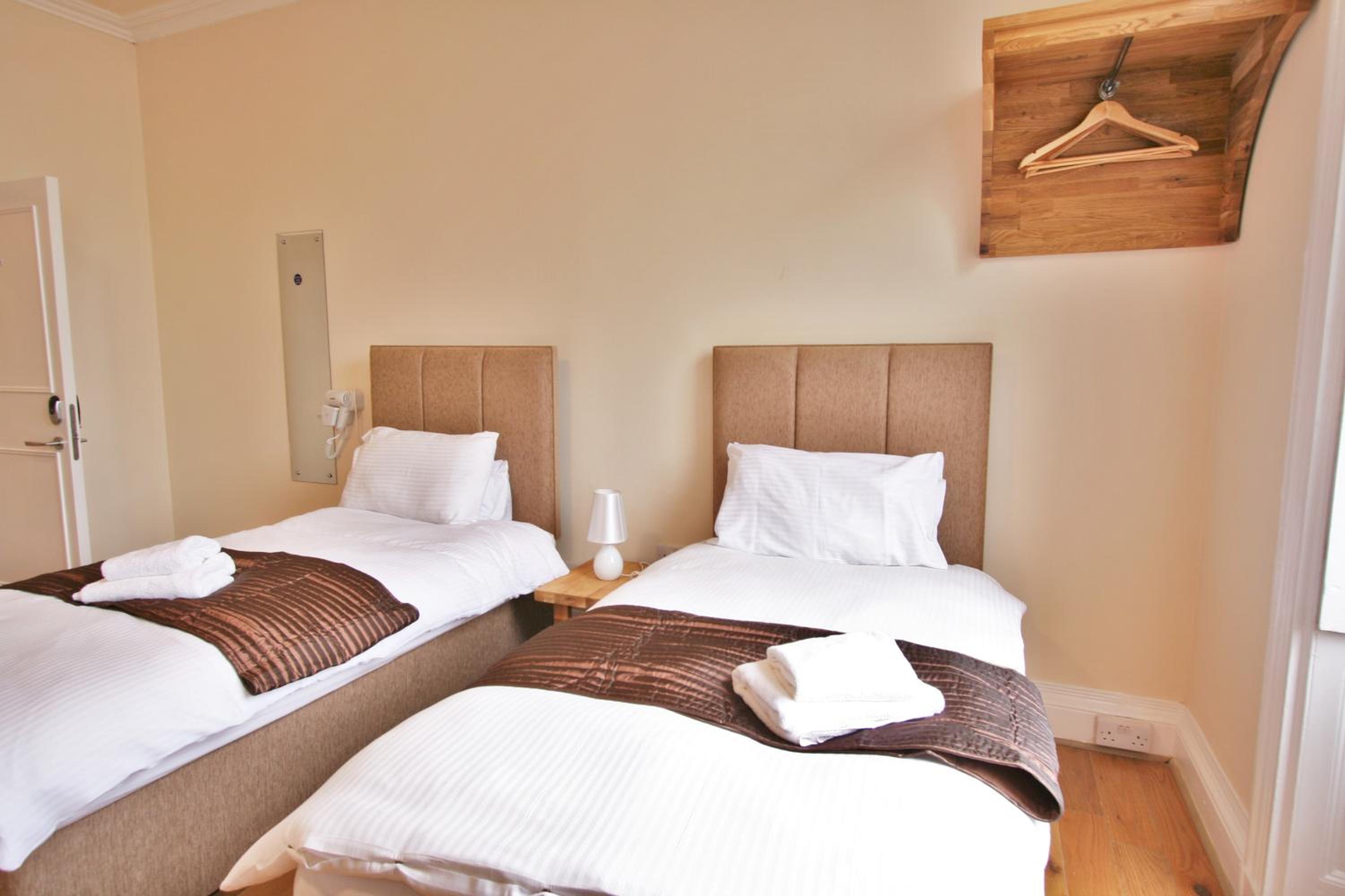 Twin Room - Photo 5