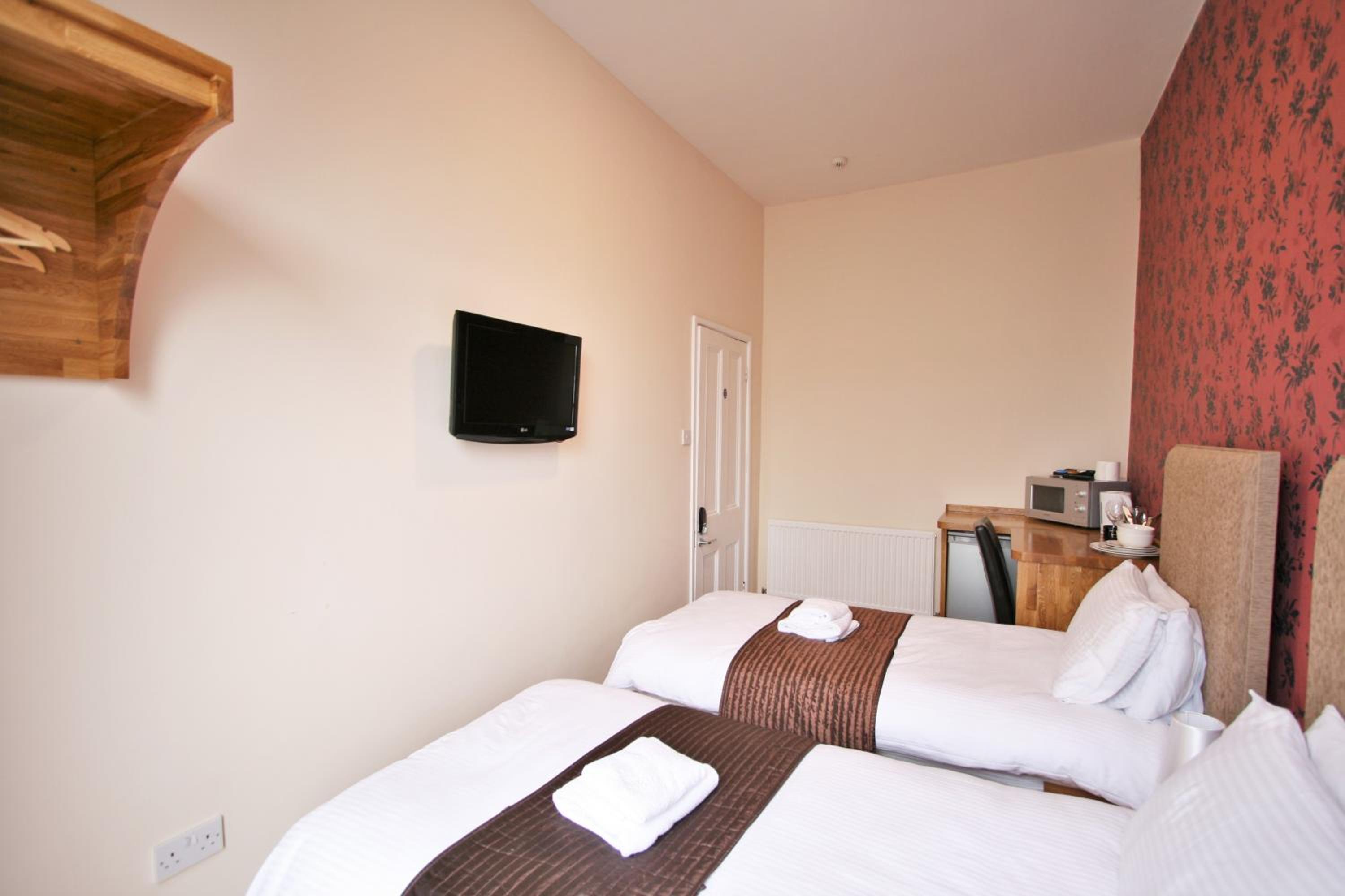 Twin Room - Photo 4