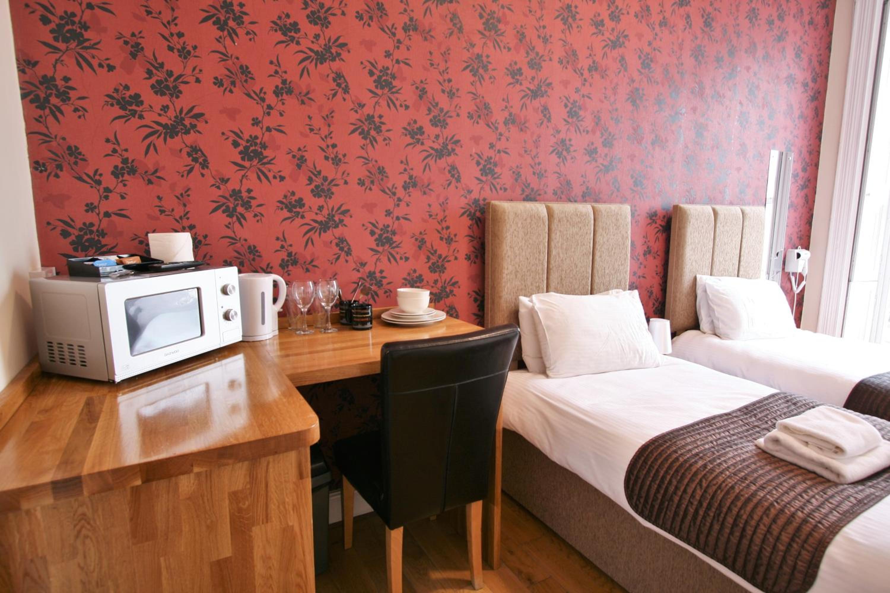 Twin Room - Photo 3
