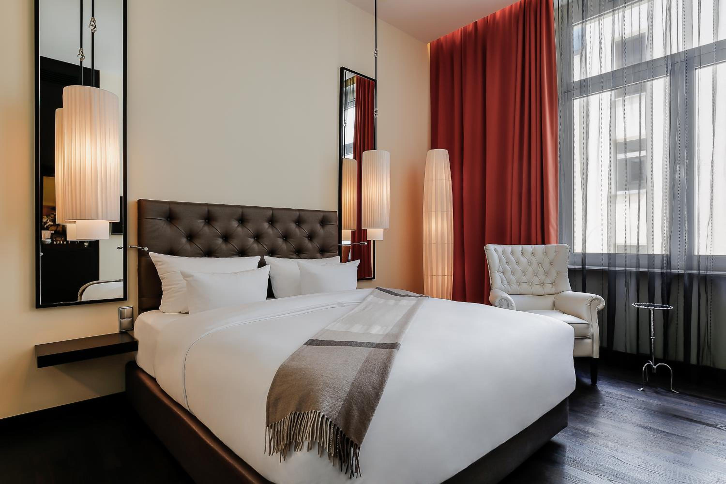 Petit Room
