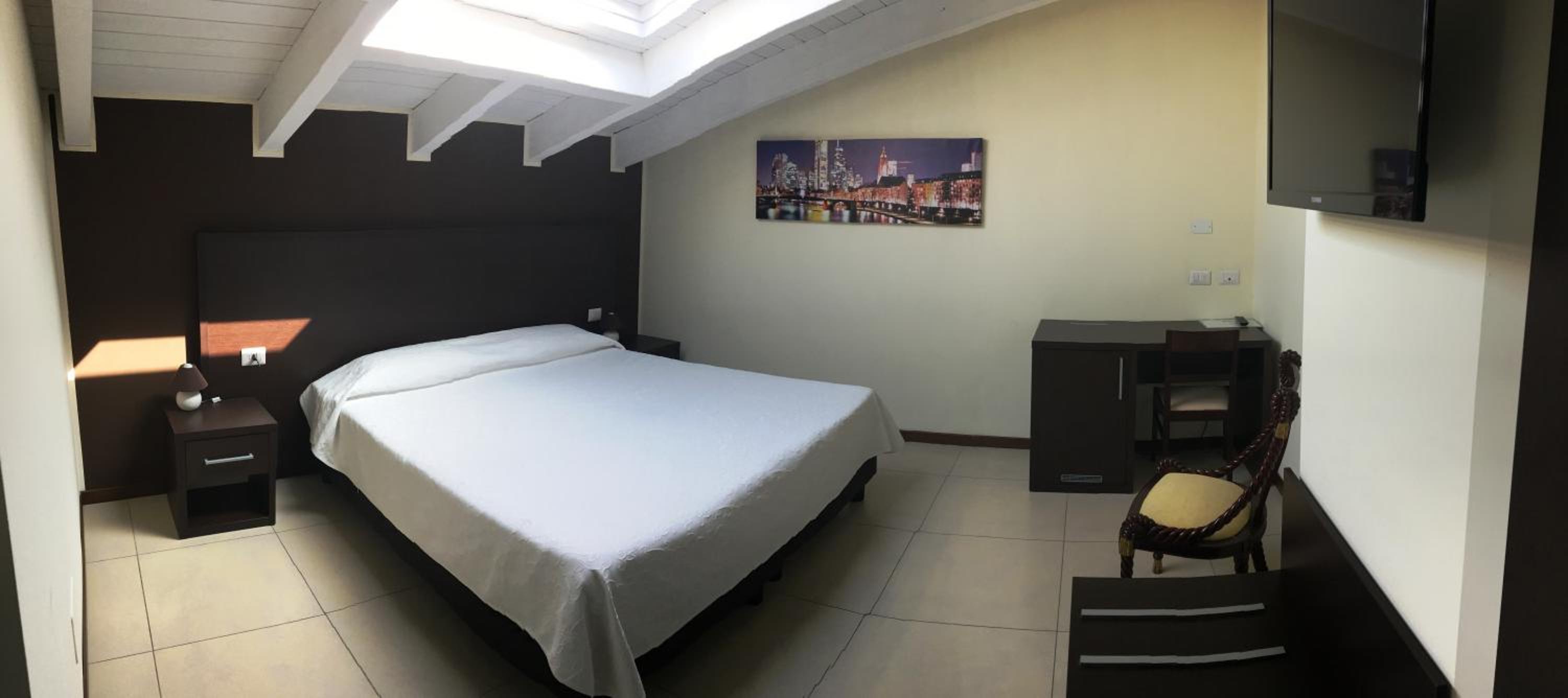Budget Double or Twin Room - Photo 7