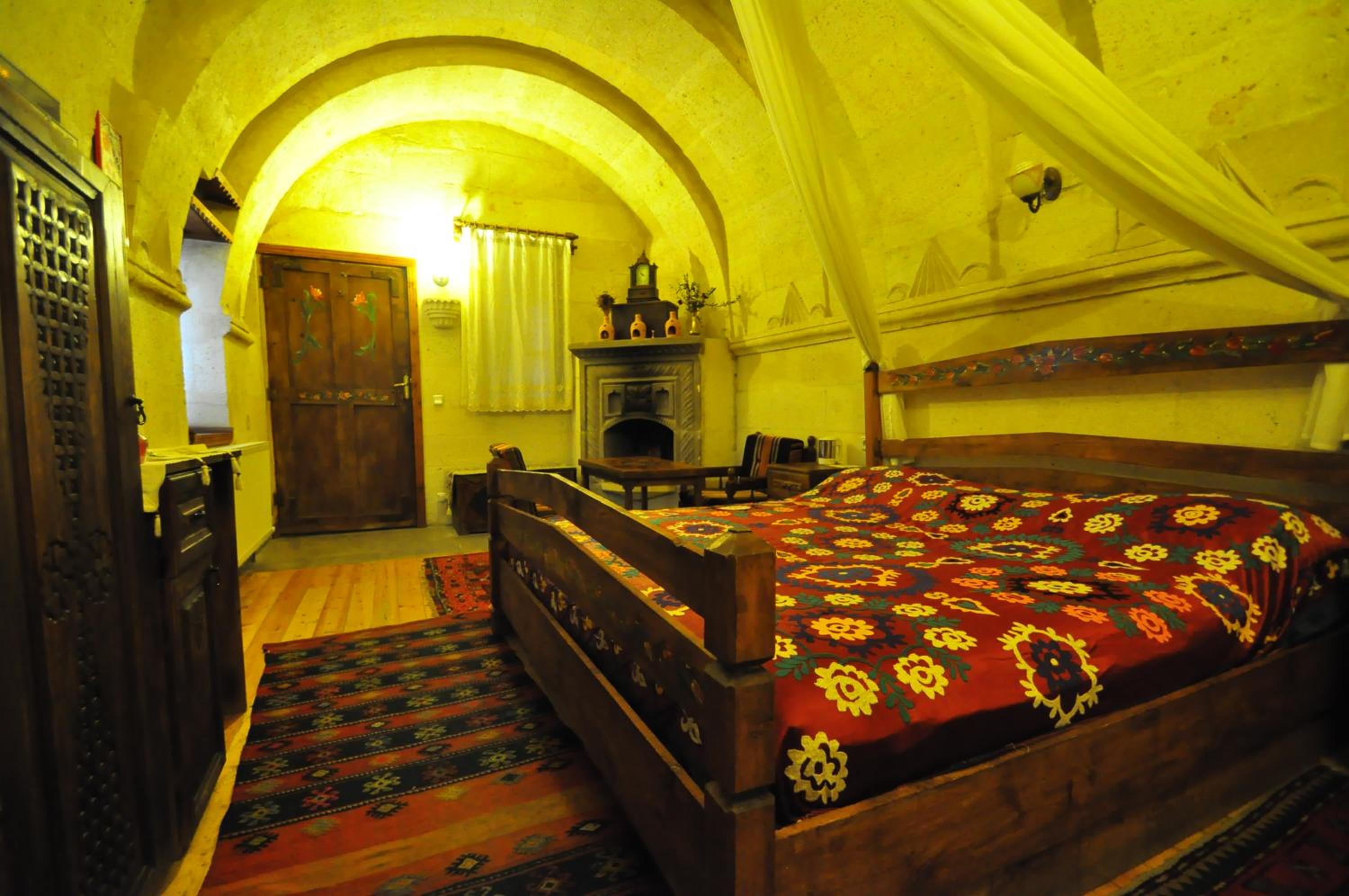 Deluxe King Room - Photo 3