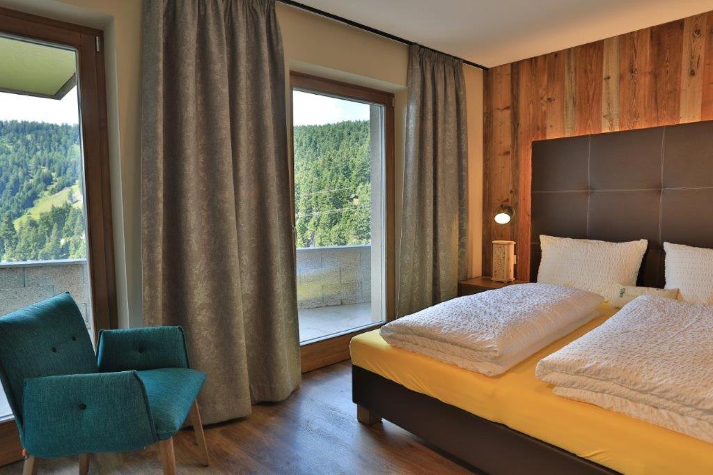 Apartment with Mountain View - Photo 3