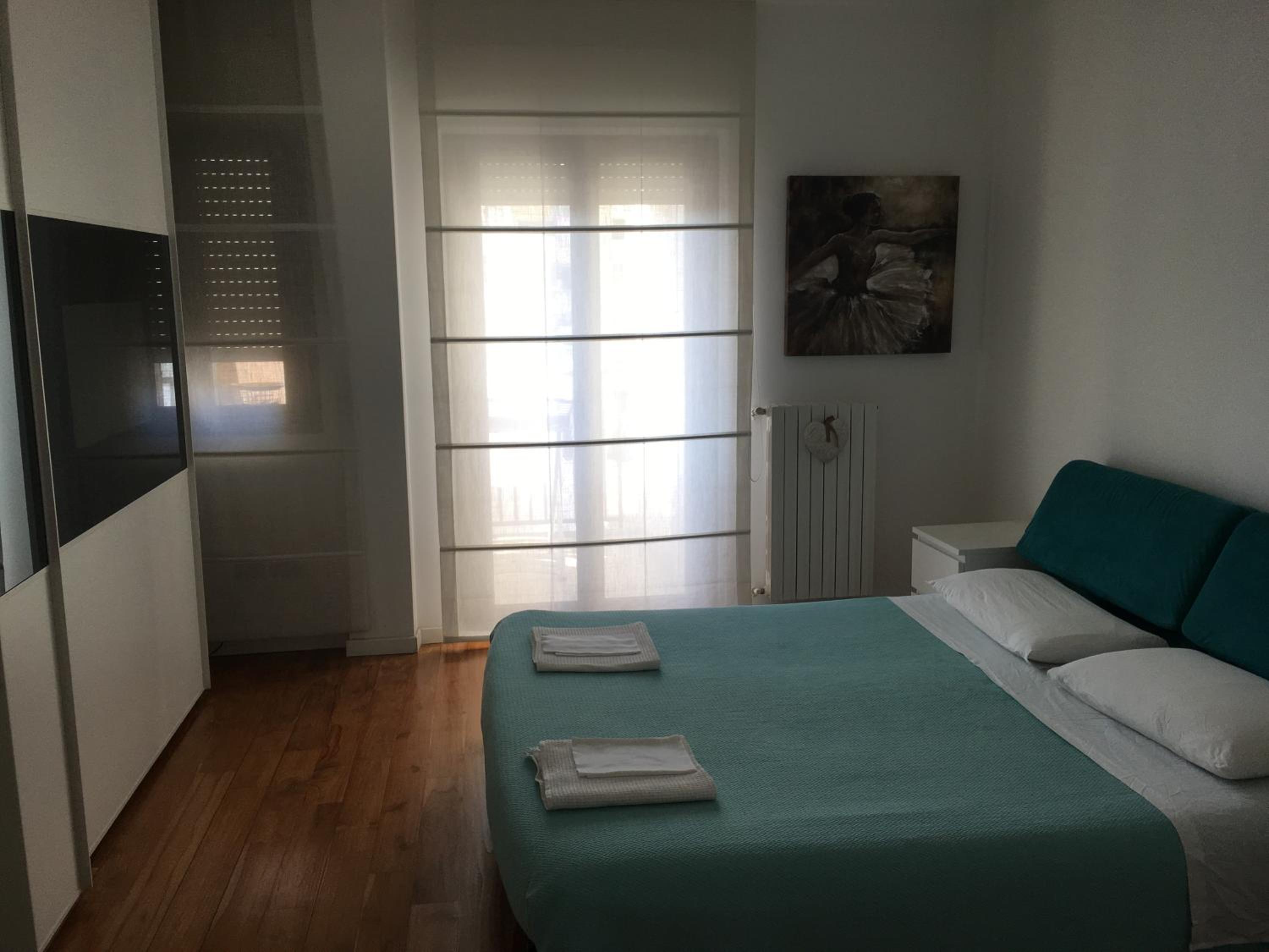 Apartment with Balcony - Photo 27