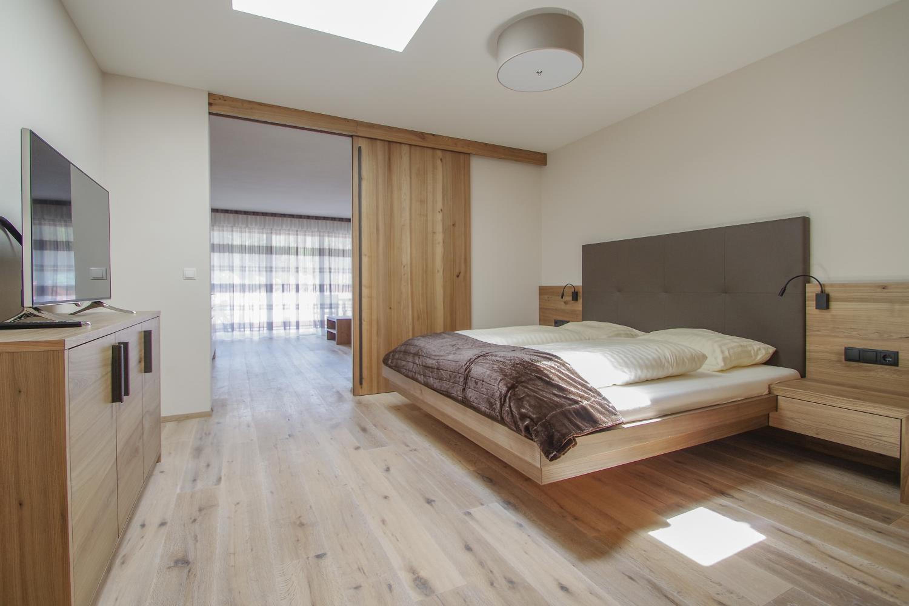 Large One-Bedroom Apartment photo 3