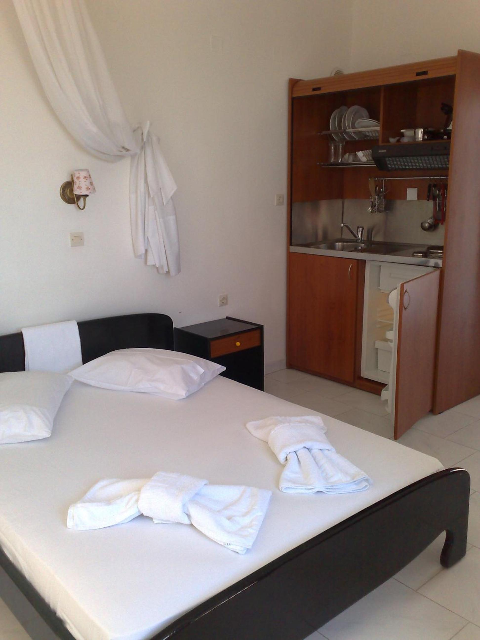 Studio with Sea View (2 Adults) - Photo 3