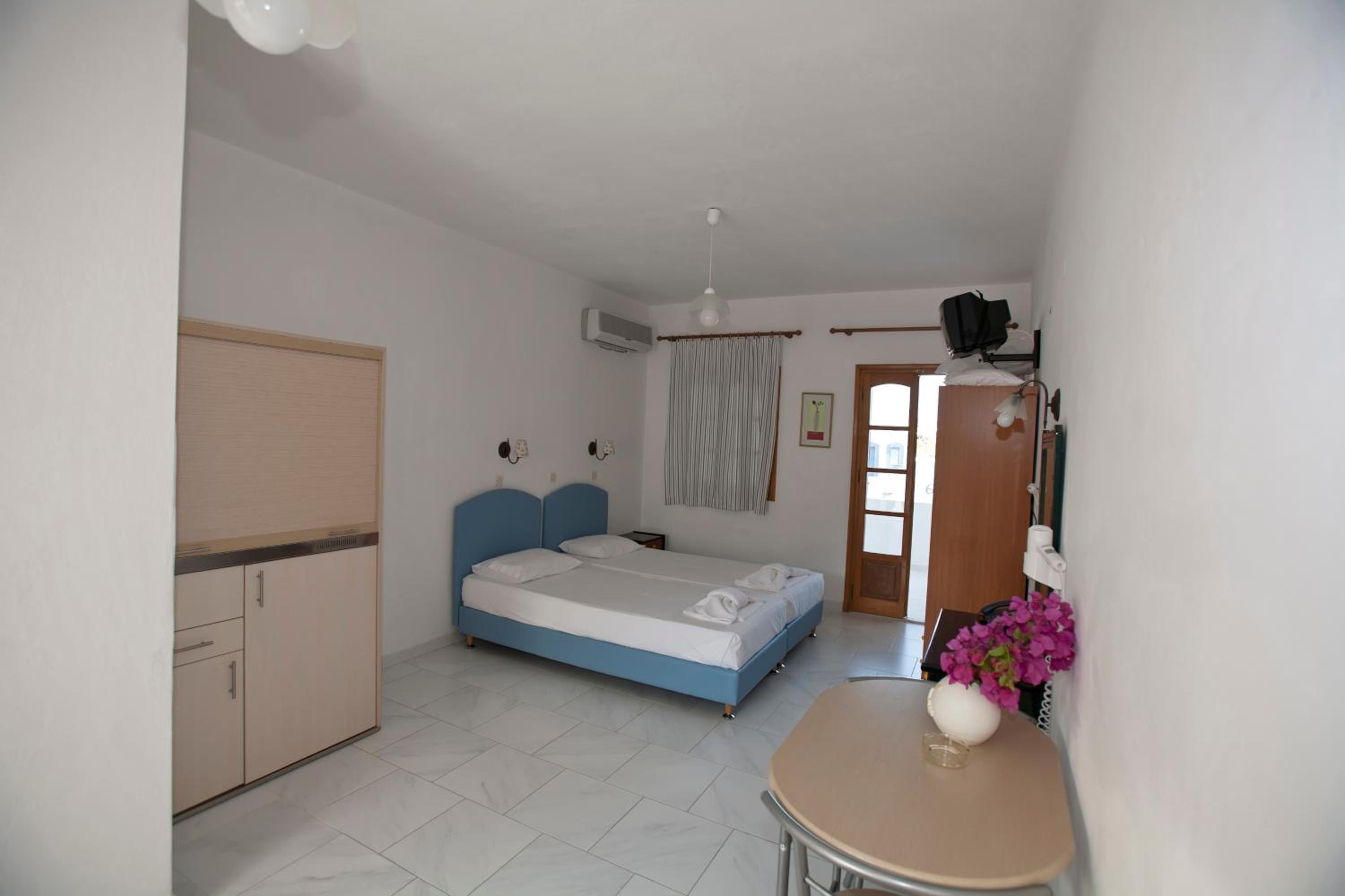 Studio with Sea View (2 Adults) - Photo 4
