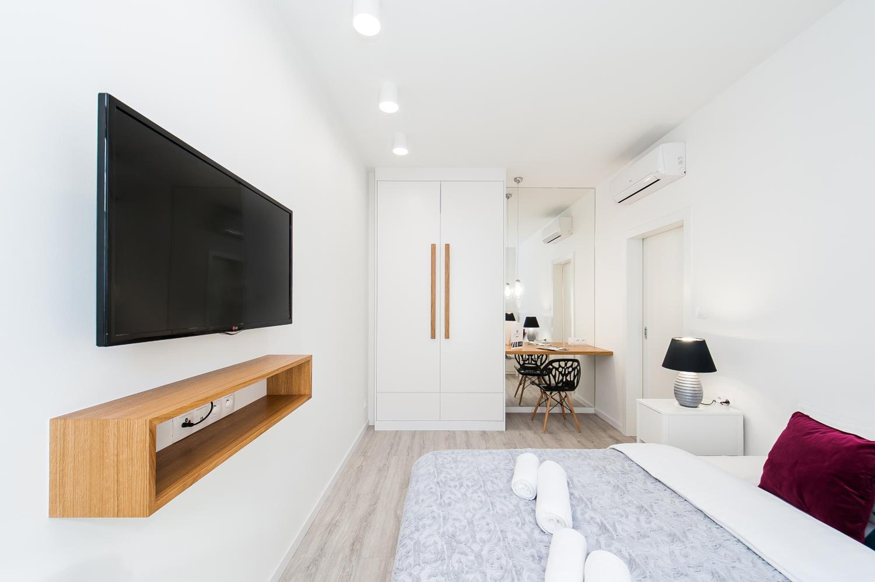 One-Bedroom Apartment - 120/1